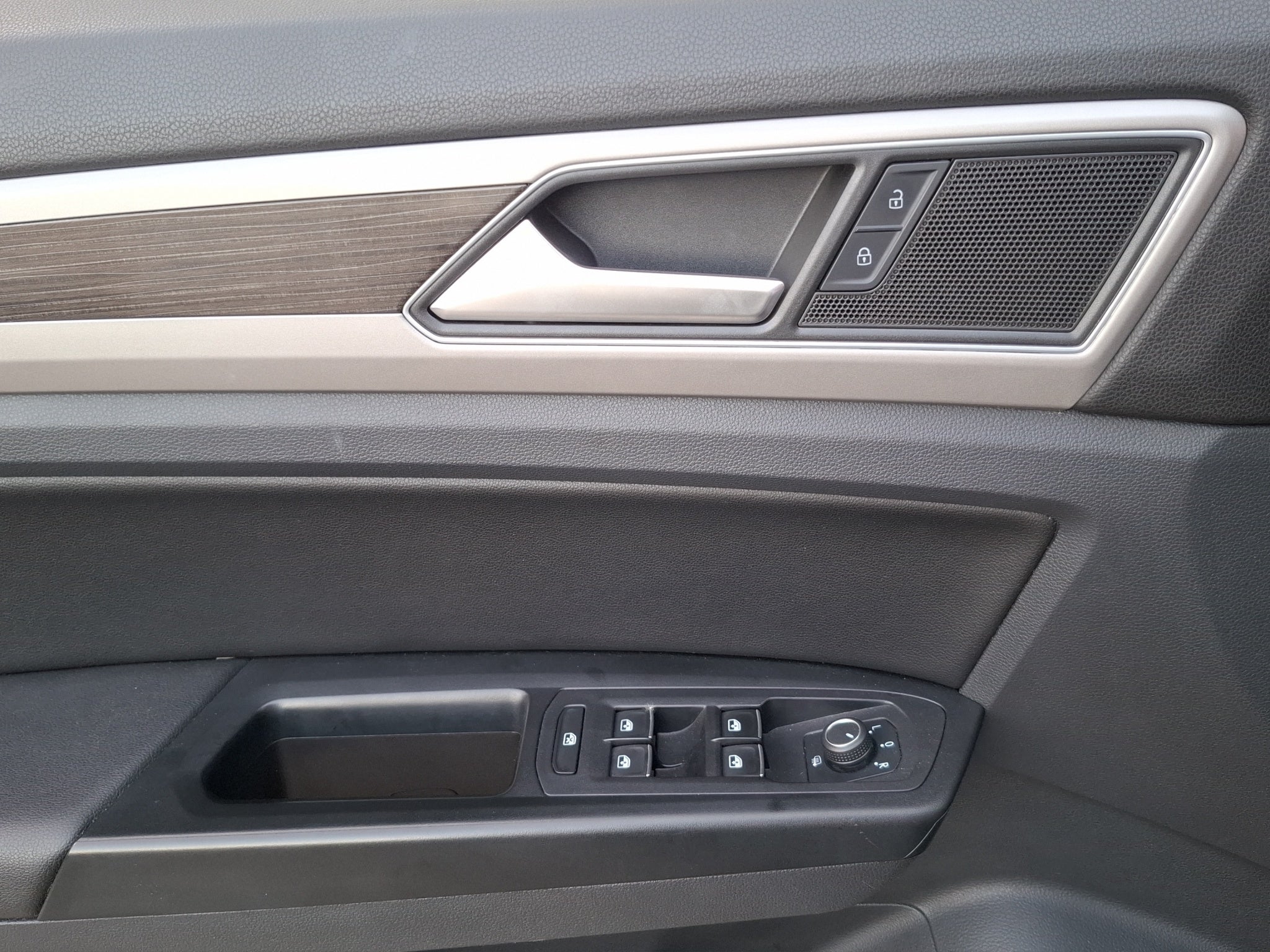 2019 Volkswagen TERAMONT 5 PTS COMFORTLINE PLUS V6 36L TA PIEL TP RA-18