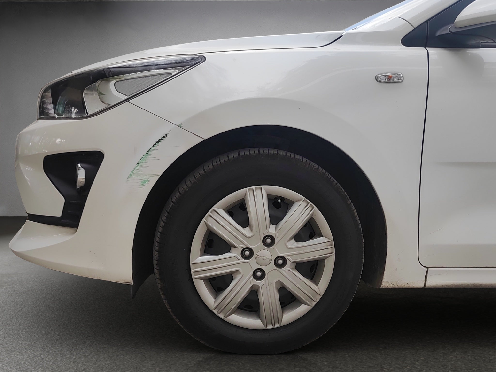 2023 Kia RIO 4 PTS L TA VE R-15