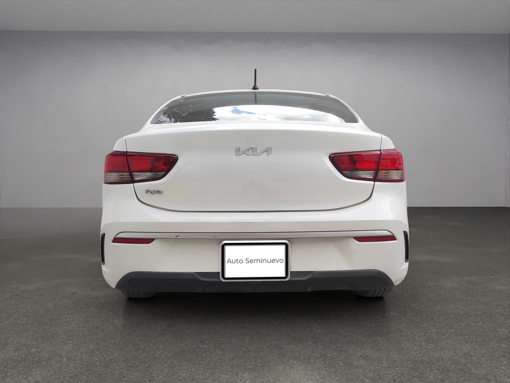 2023 Kia RIO 4 PTS L TA VE R-15