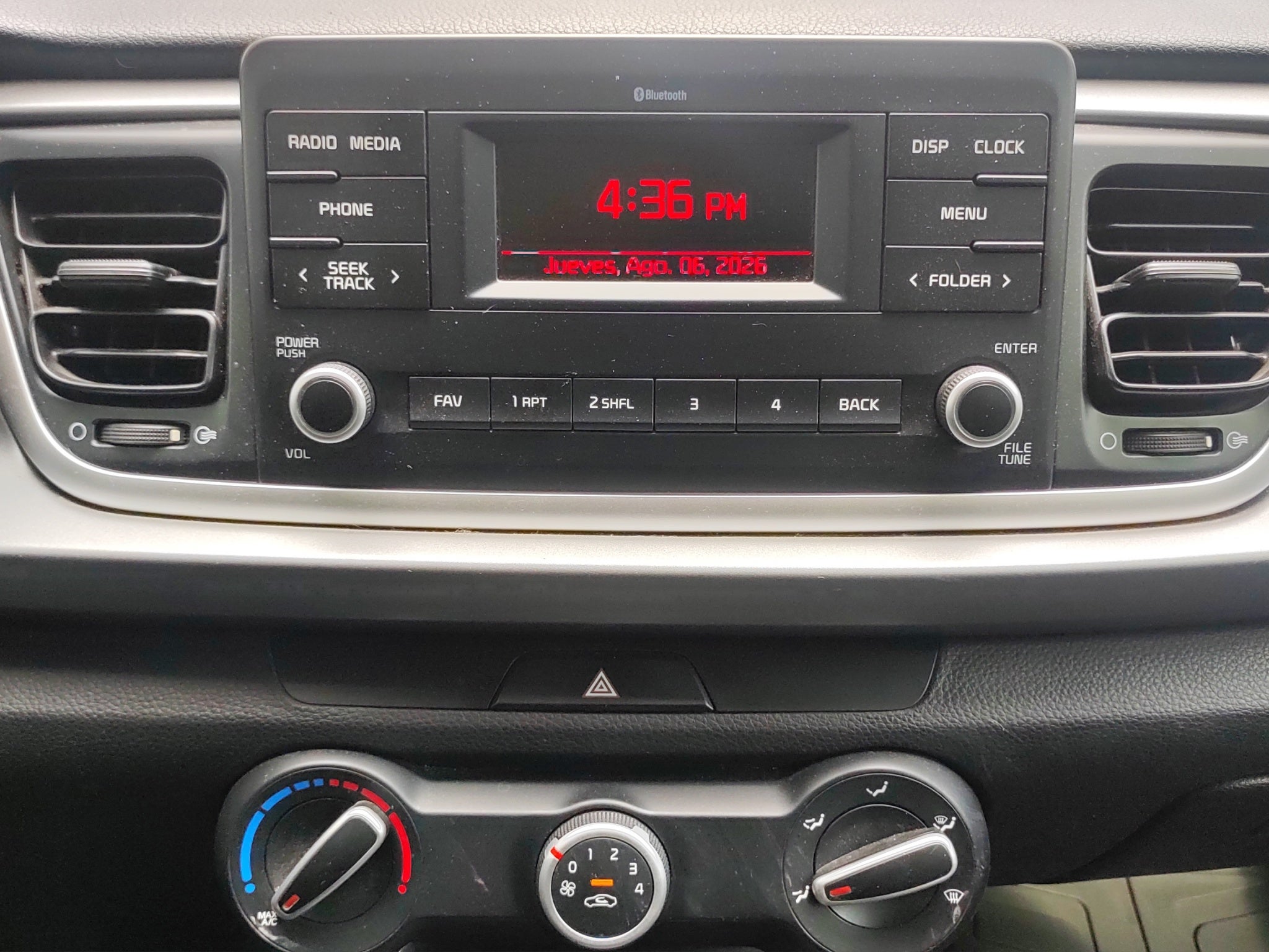2023 Kia RIO 4 PTS L TA VE R-15