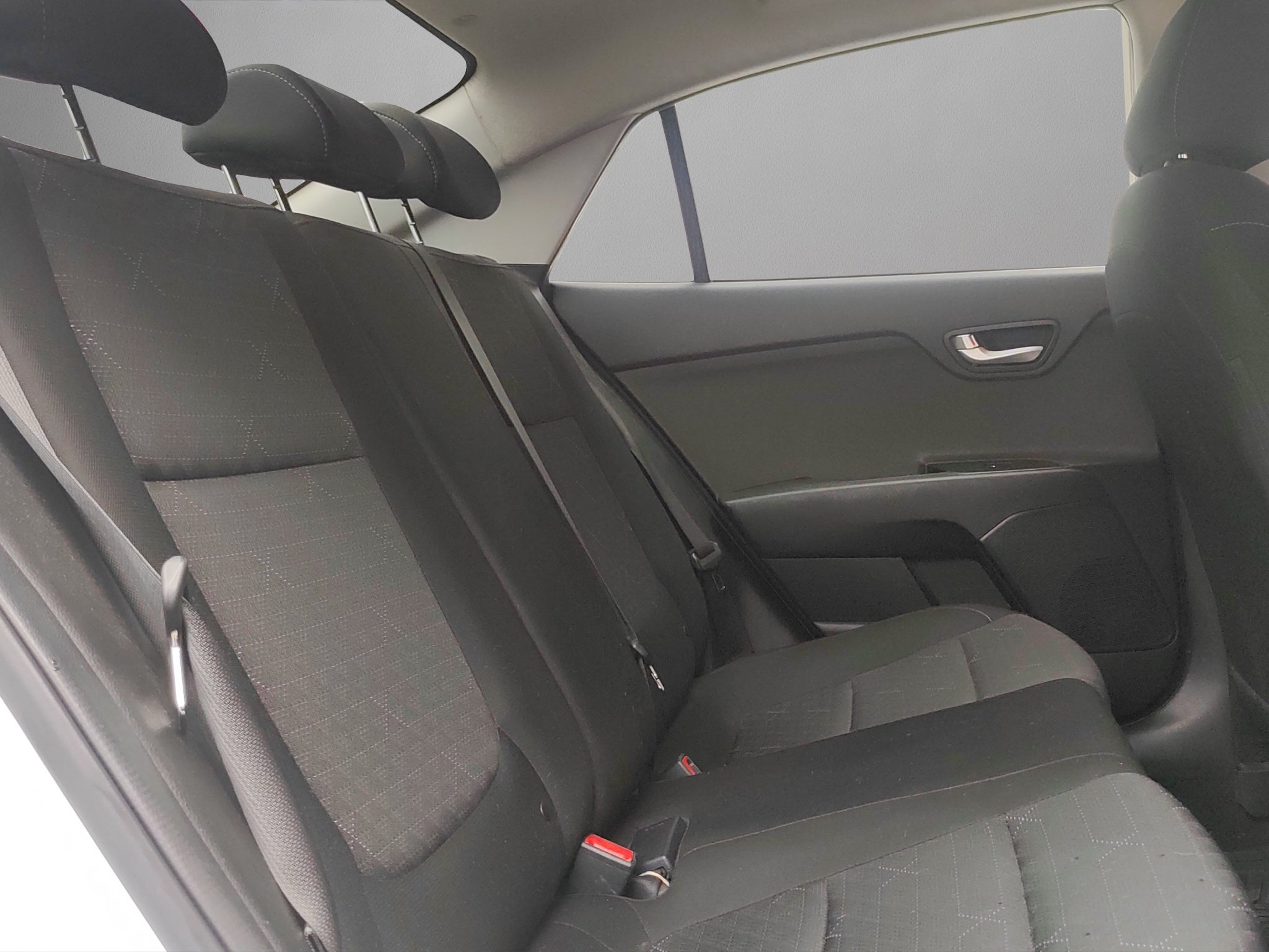 2023 Kia RIO 4 PTS L TA VE R-15