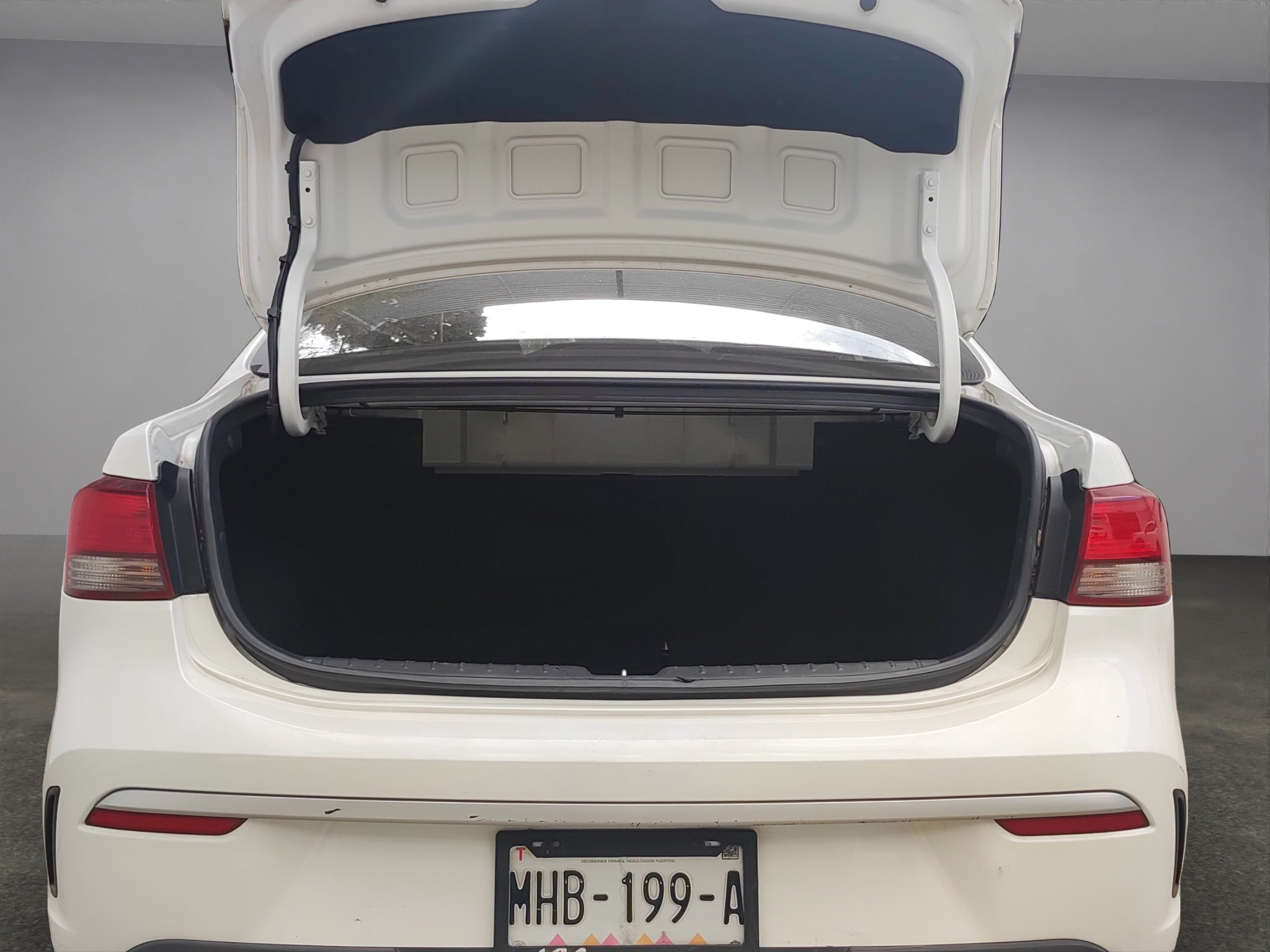 2023 Kia RIO 4 PTS L TA VE R-15