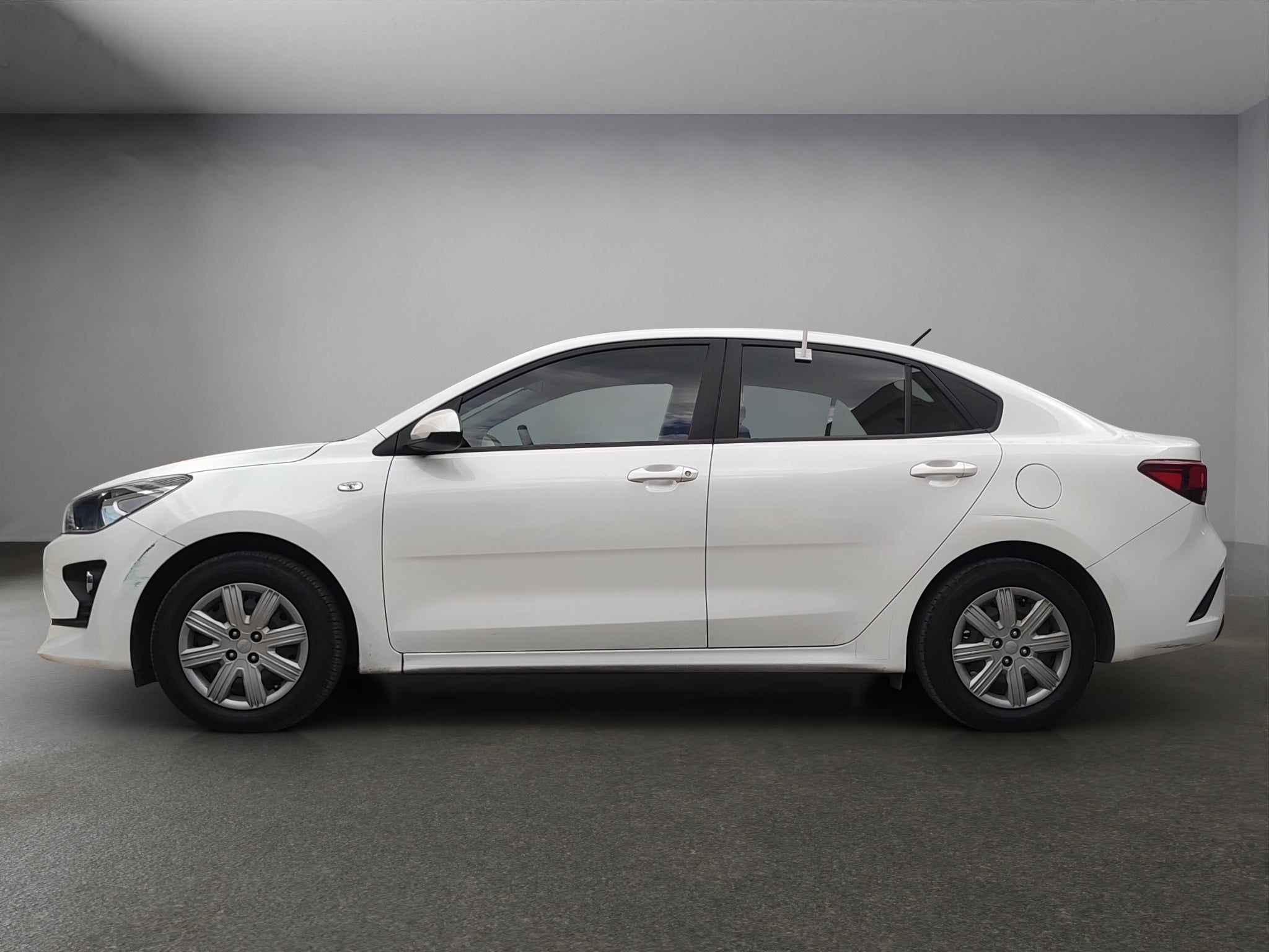 2023 Kia RIO 4 PTS L TA VE R-15