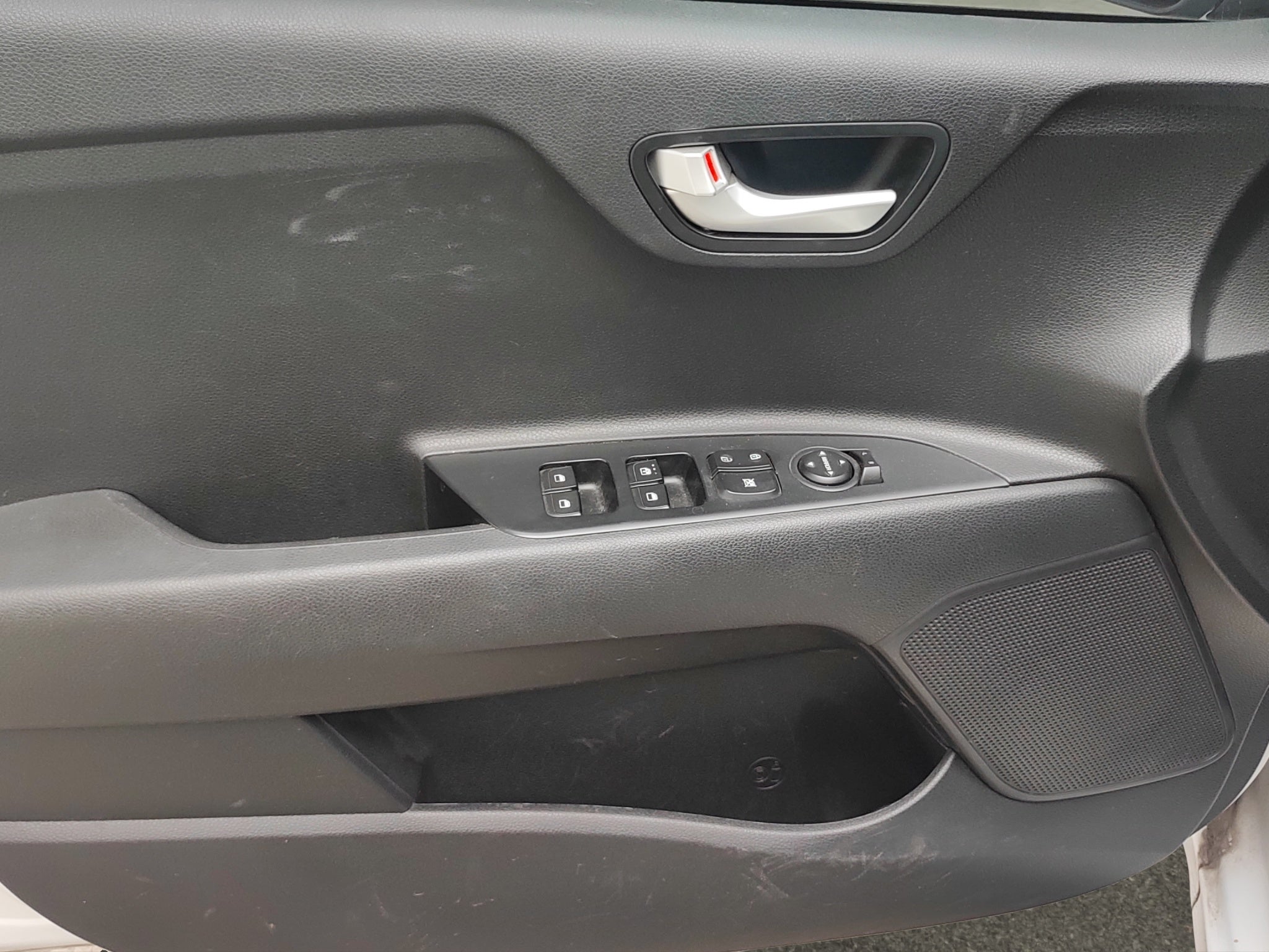 2023 Kia RIO 4 PTS L TA VE R-15