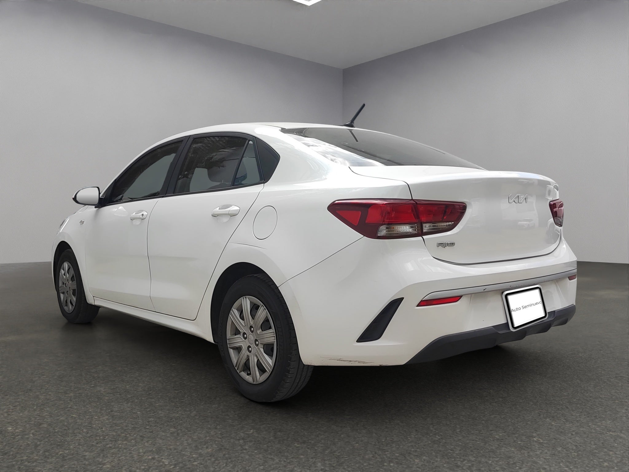 2023 Kia RIO 4 PTS L TA VE R-15