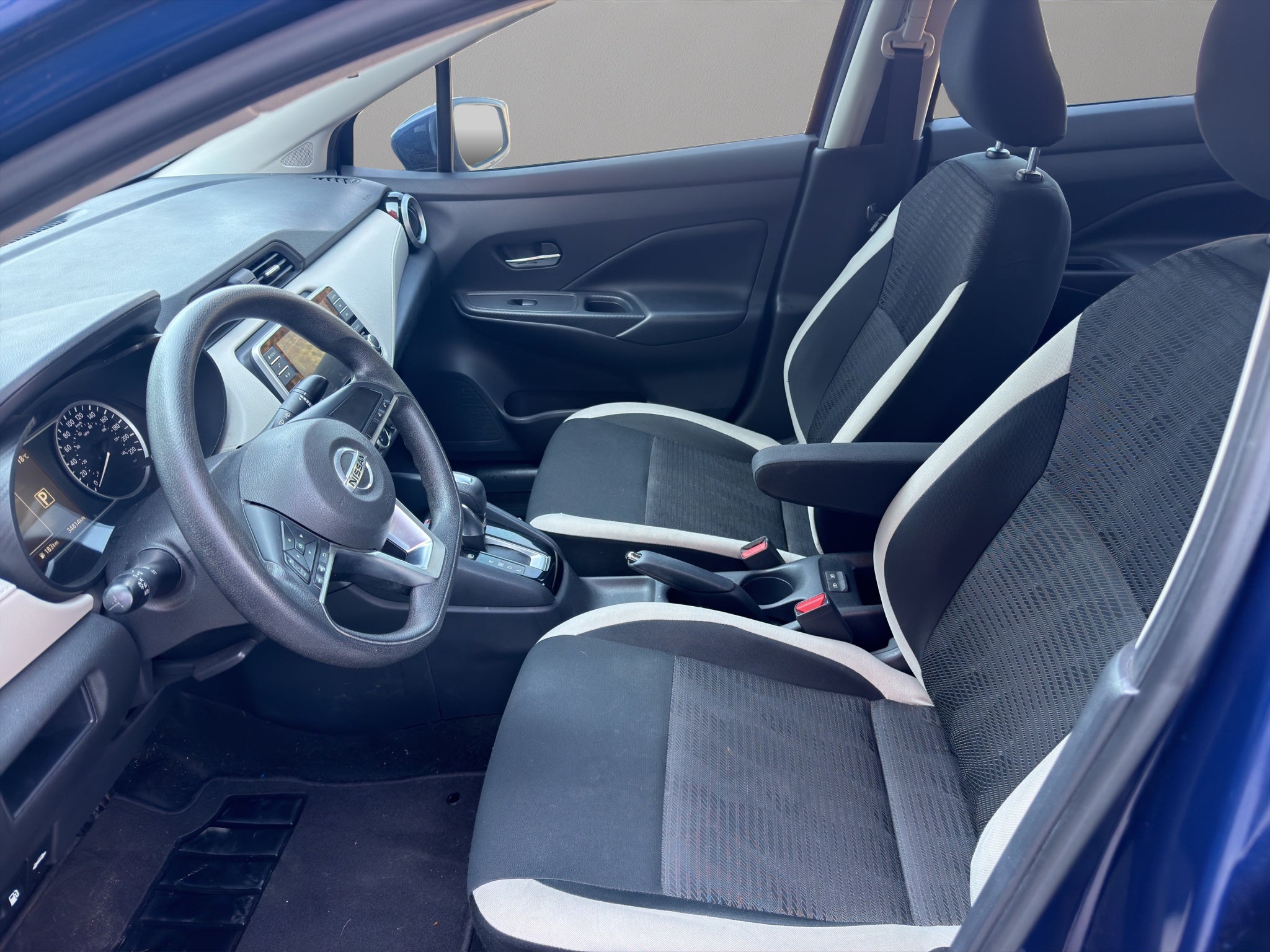 2020 Nissan VERSA 4 PTS ADVANCE CVT AAC VE F NIEBLA RA-16