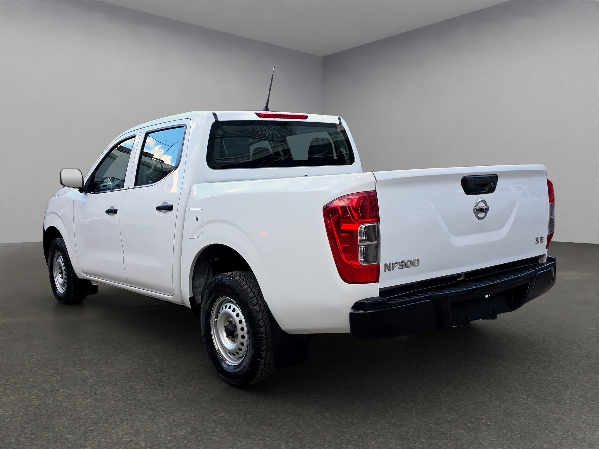 2020 Nissan NP300 4 PTS PICK-UP DOBLE CABINA SE TM6 AAC VE