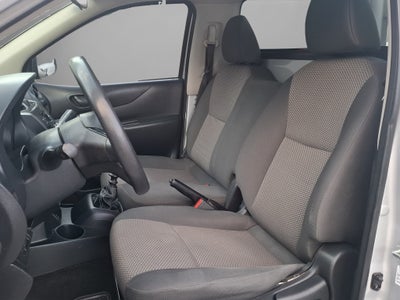 2022 Nissan NP300 2 PTS ESTACAS TM6 AAC