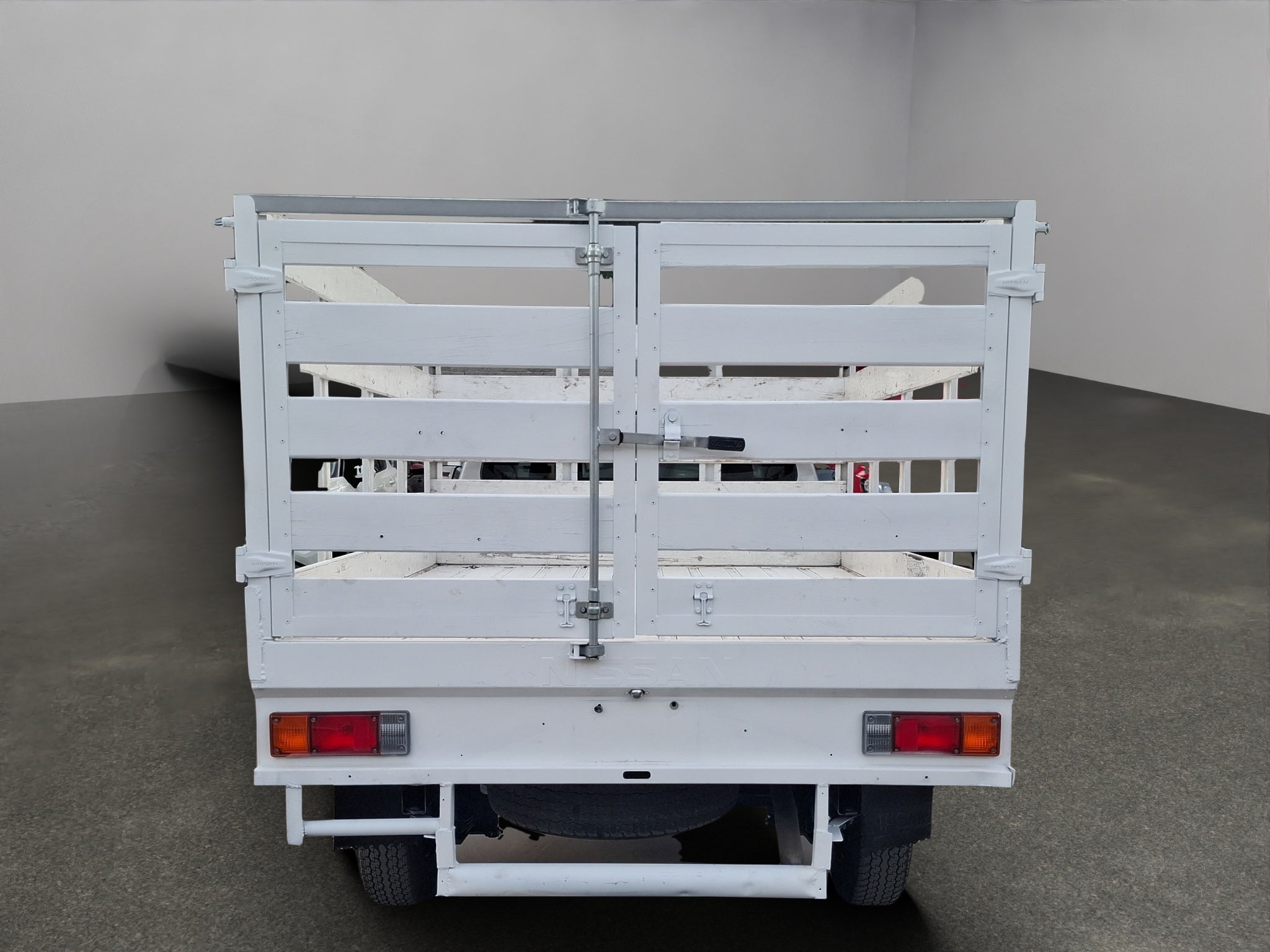 2022 Nissan NP300 2 PTS ESTACAS TM6 AAC