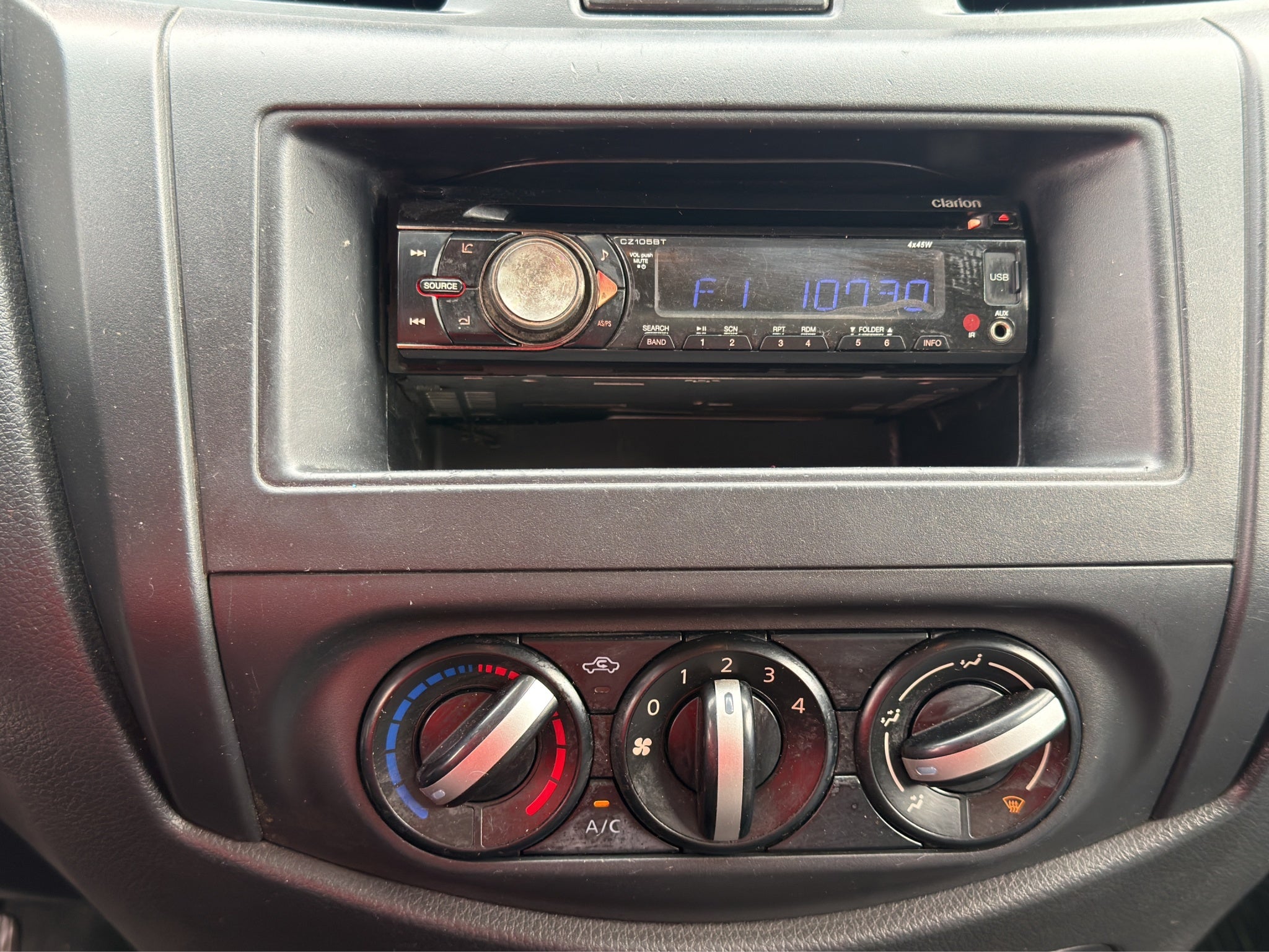 2018 Nissan NP300 2 PTS ESTACAS TM6