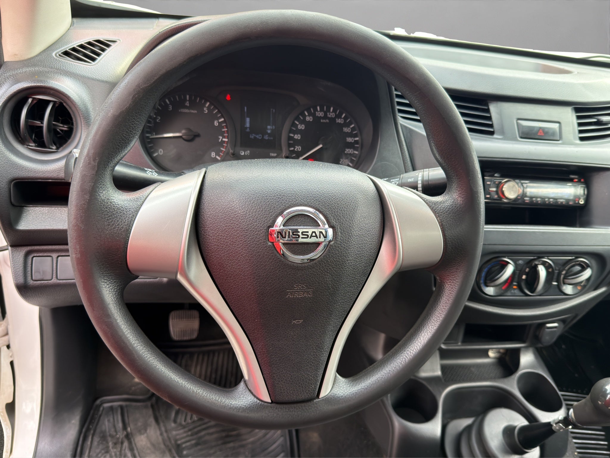 2018 Nissan NP300 2 PTS ESTACAS TM6