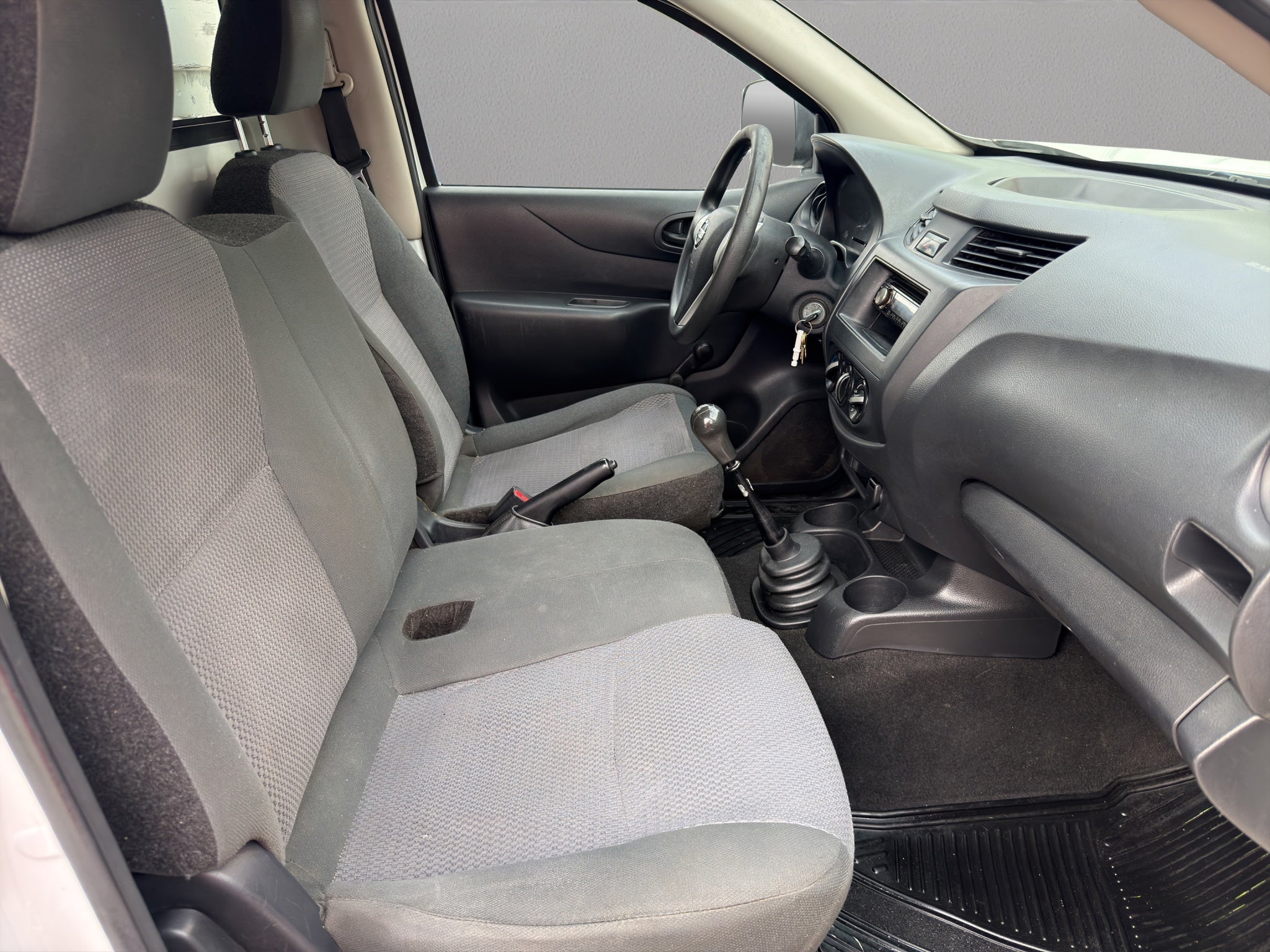 2018 Nissan NP300 2 PTS ESTACAS TM6