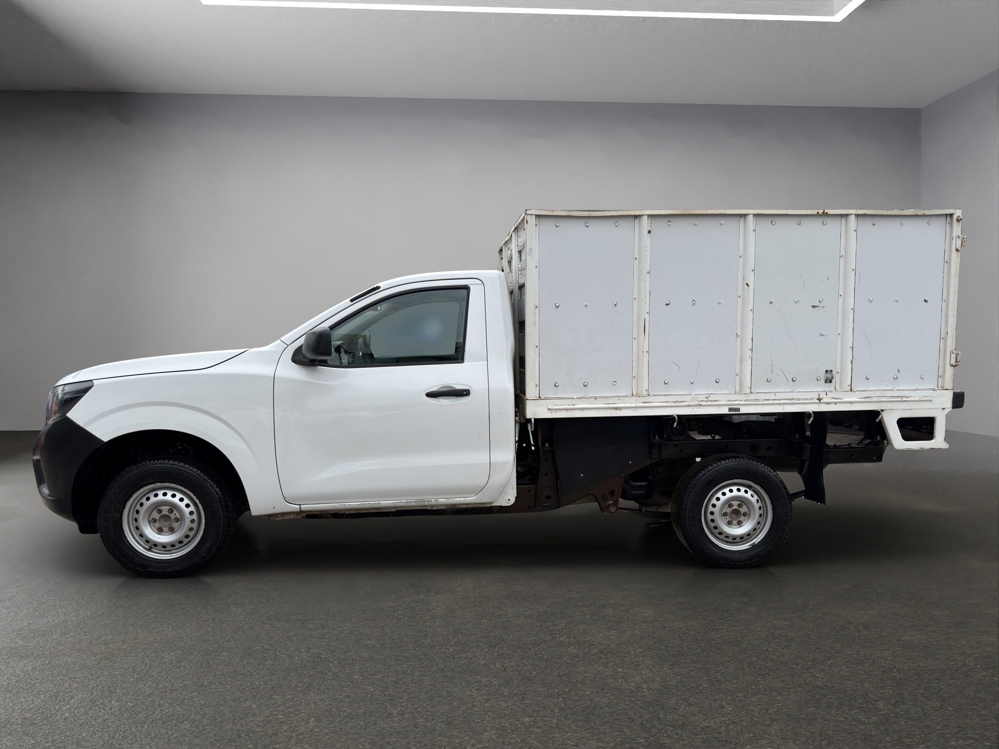 2018 Nissan NP300 2 PTS ESTACAS TM6