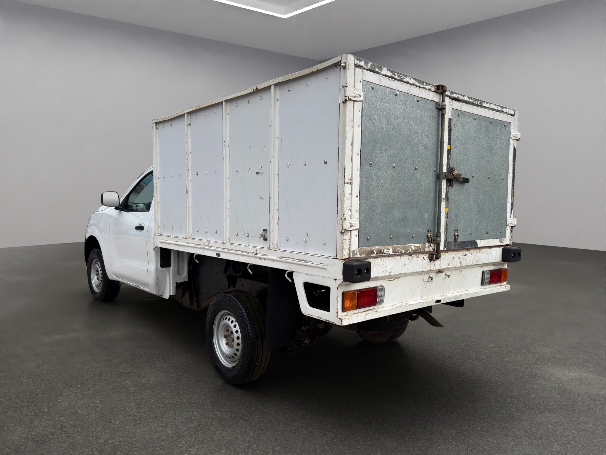 2018 Nissan NP300 2 PTS ESTACAS TM6