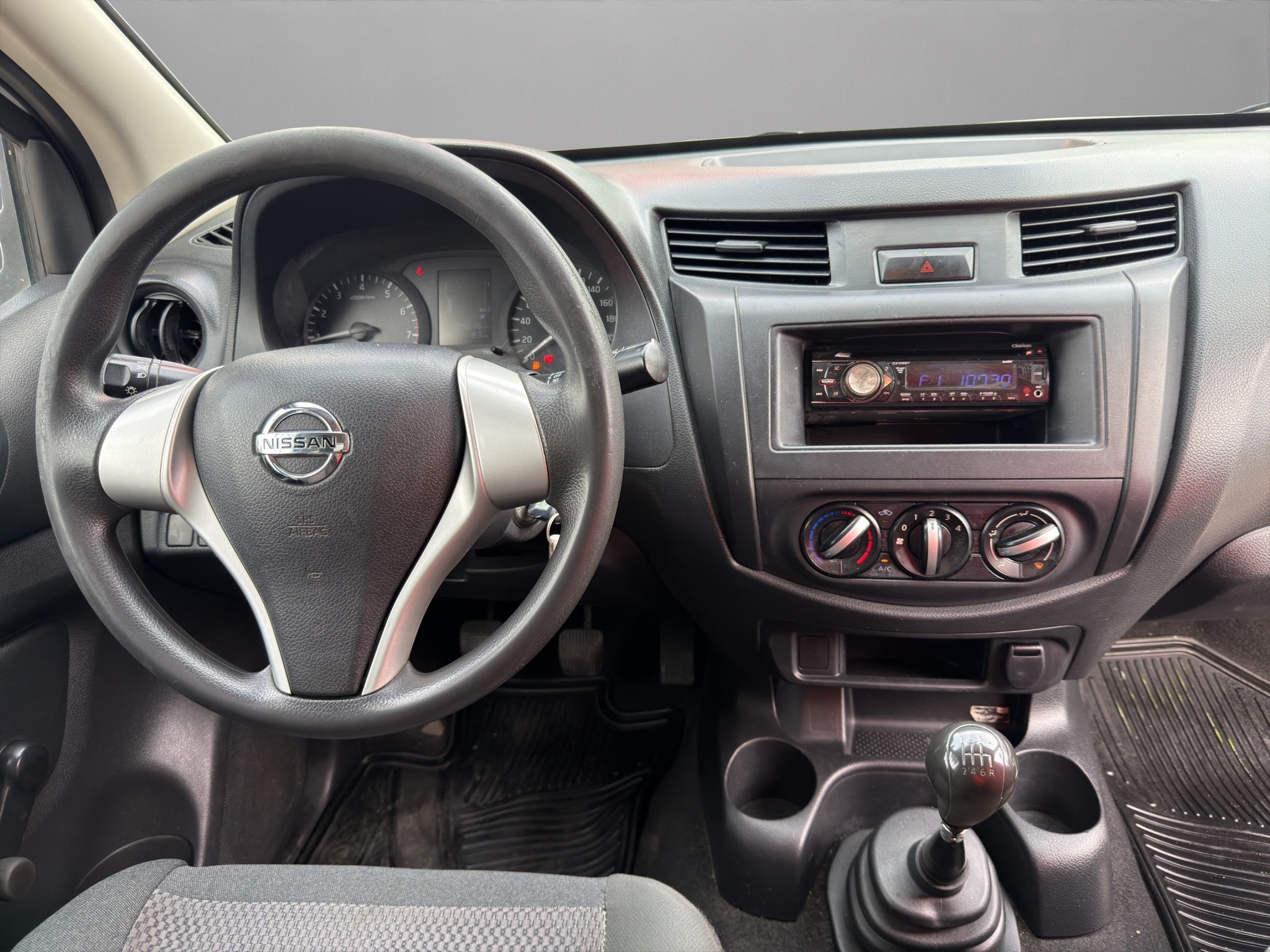 2018 Nissan NP300 2 PTS ESTACAS TM6