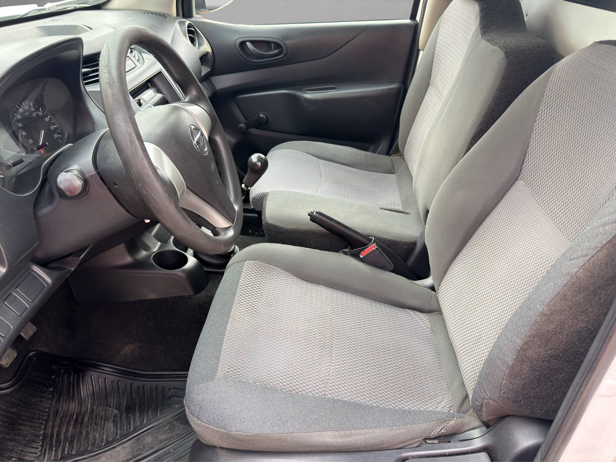2018 Nissan NP300 2 PTS ESTACAS TM6