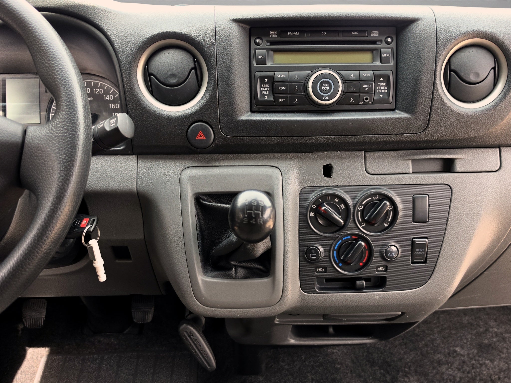 2022 Nissan URVAN 4 PTS TM5 AAC VE 12 PAS