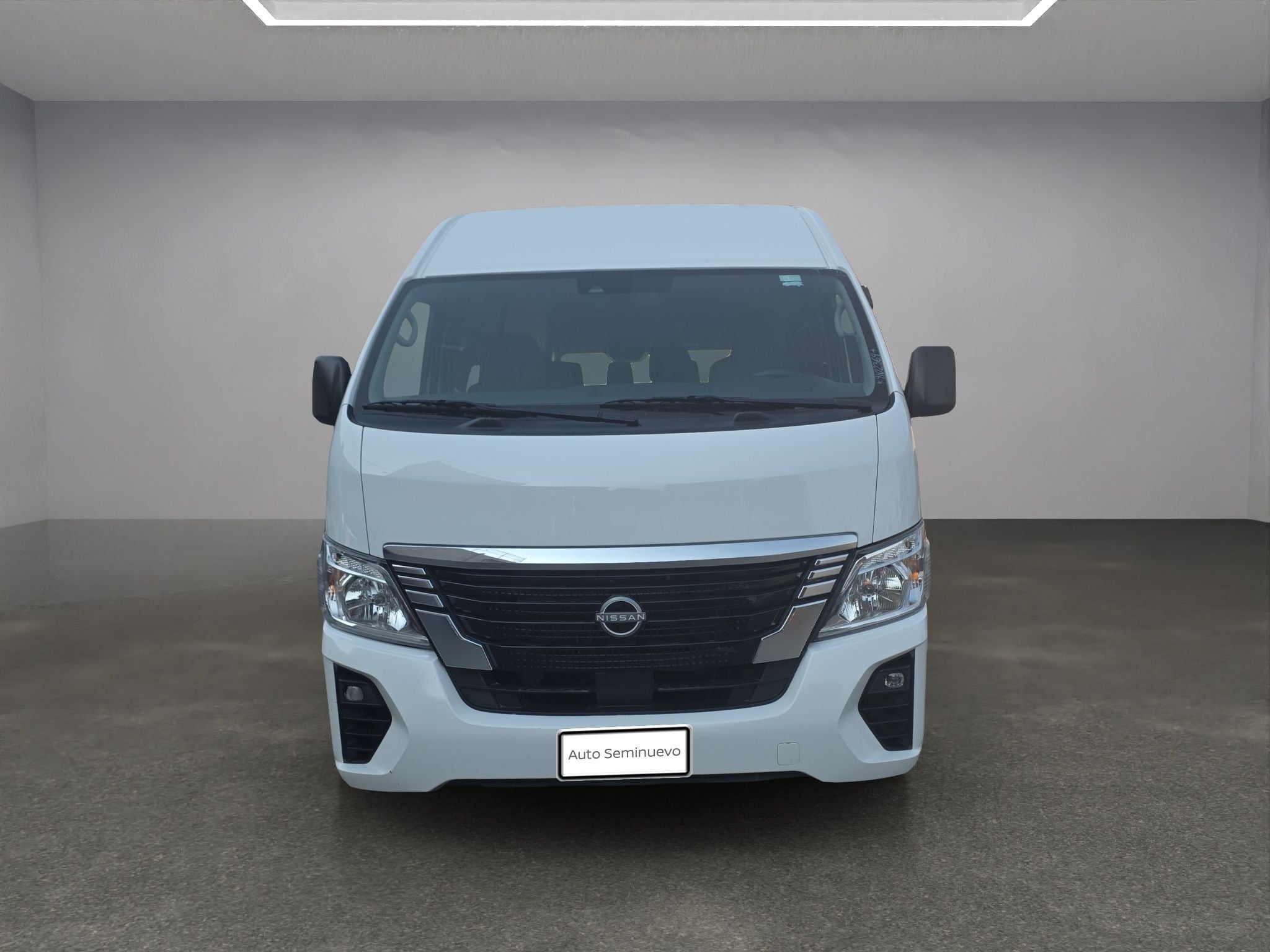 2024 Nissan Urvan 2.5 14 Pasajeros Amplia AA Mt