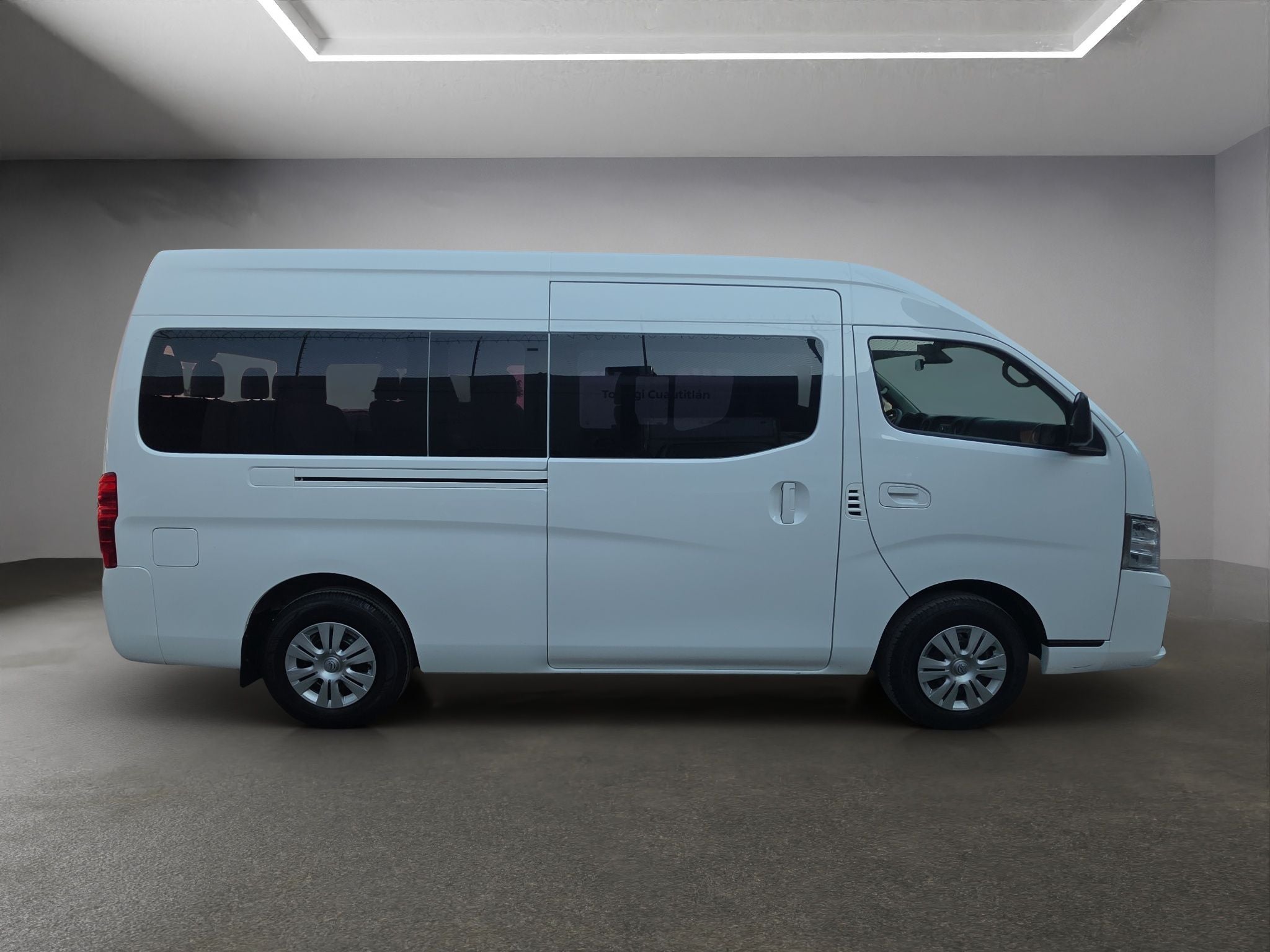 2024 Nissan Urvan 2.5 14 Pasajeros Amplia AA Mt
