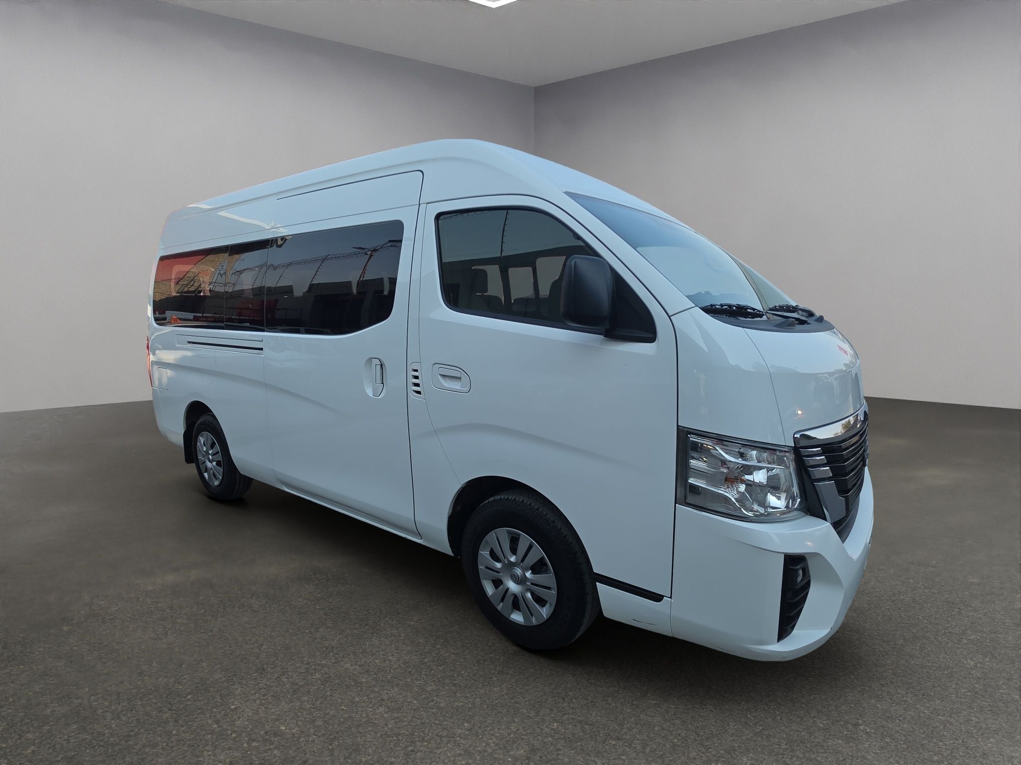2024 Nissan Urvan 2.5 14 Pasajeros Amplia AA Mt