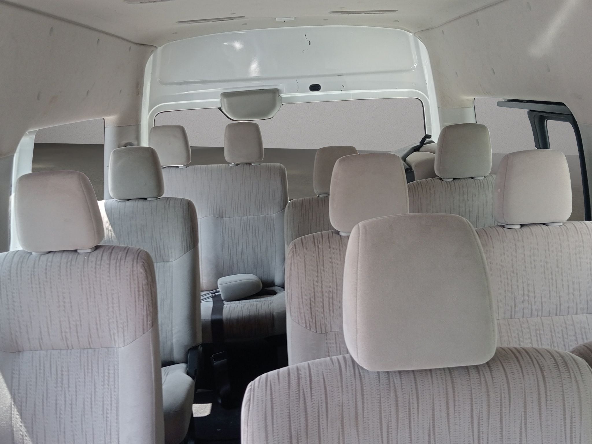 2023 Nissan Urvan 2.5 14 Pasajeros Amplia AA Mt