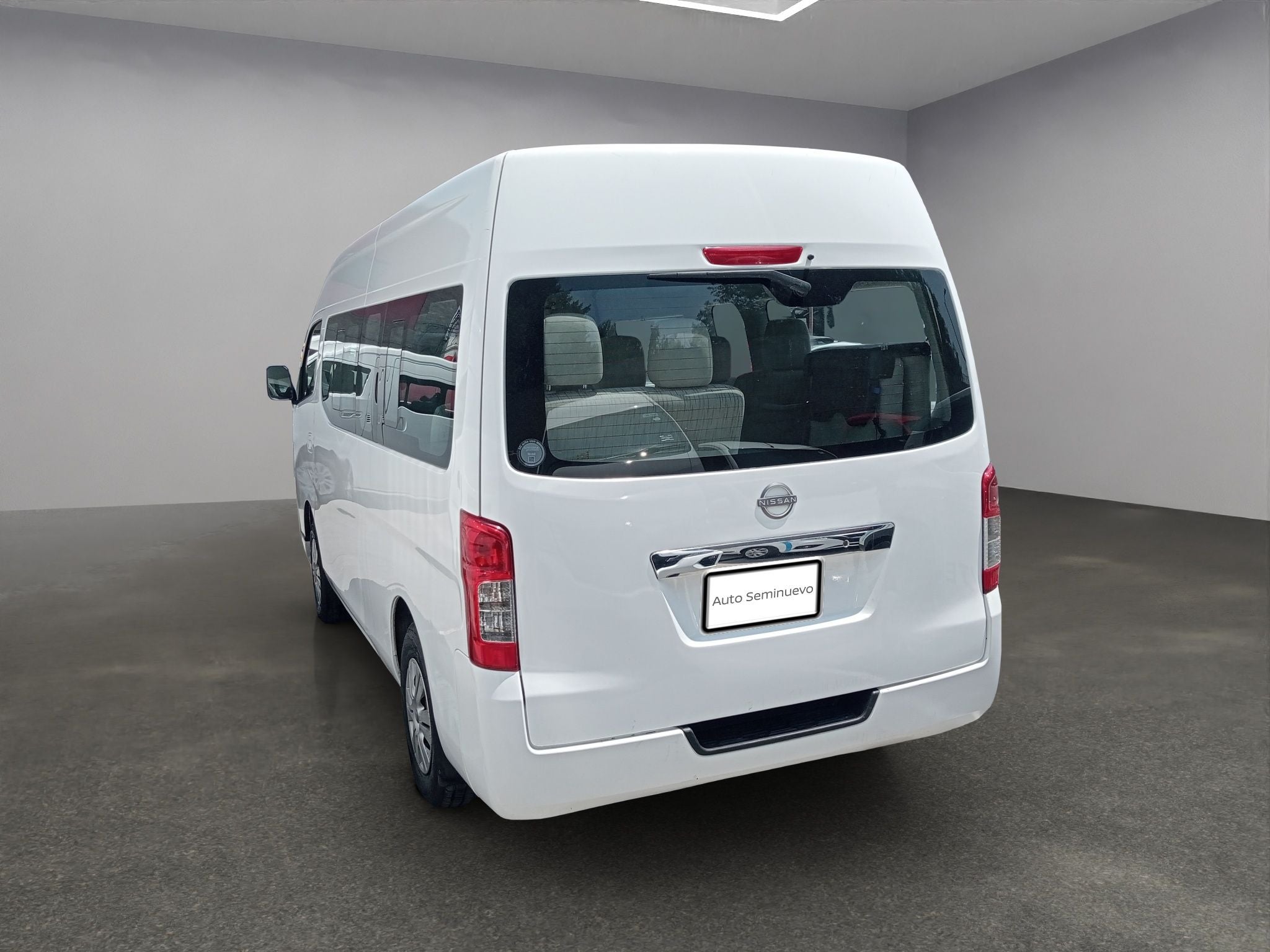 2023 Nissan Urvan 2.5 14 Pasajeros Amplia AA Mt