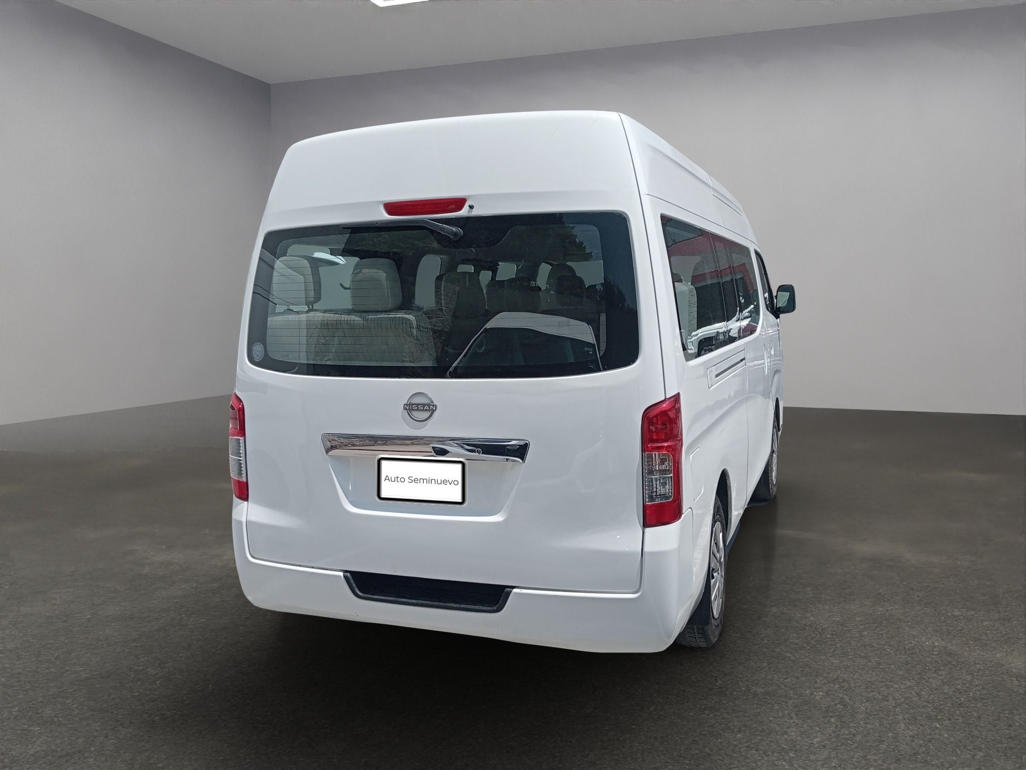 2023 Nissan Urvan 2.5 14 Pasajeros Amplia AA Mt