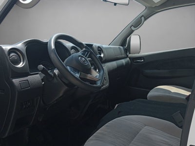 2023 Nissan Urvan 2.5 14 Pasajeros Amplia AA Mt