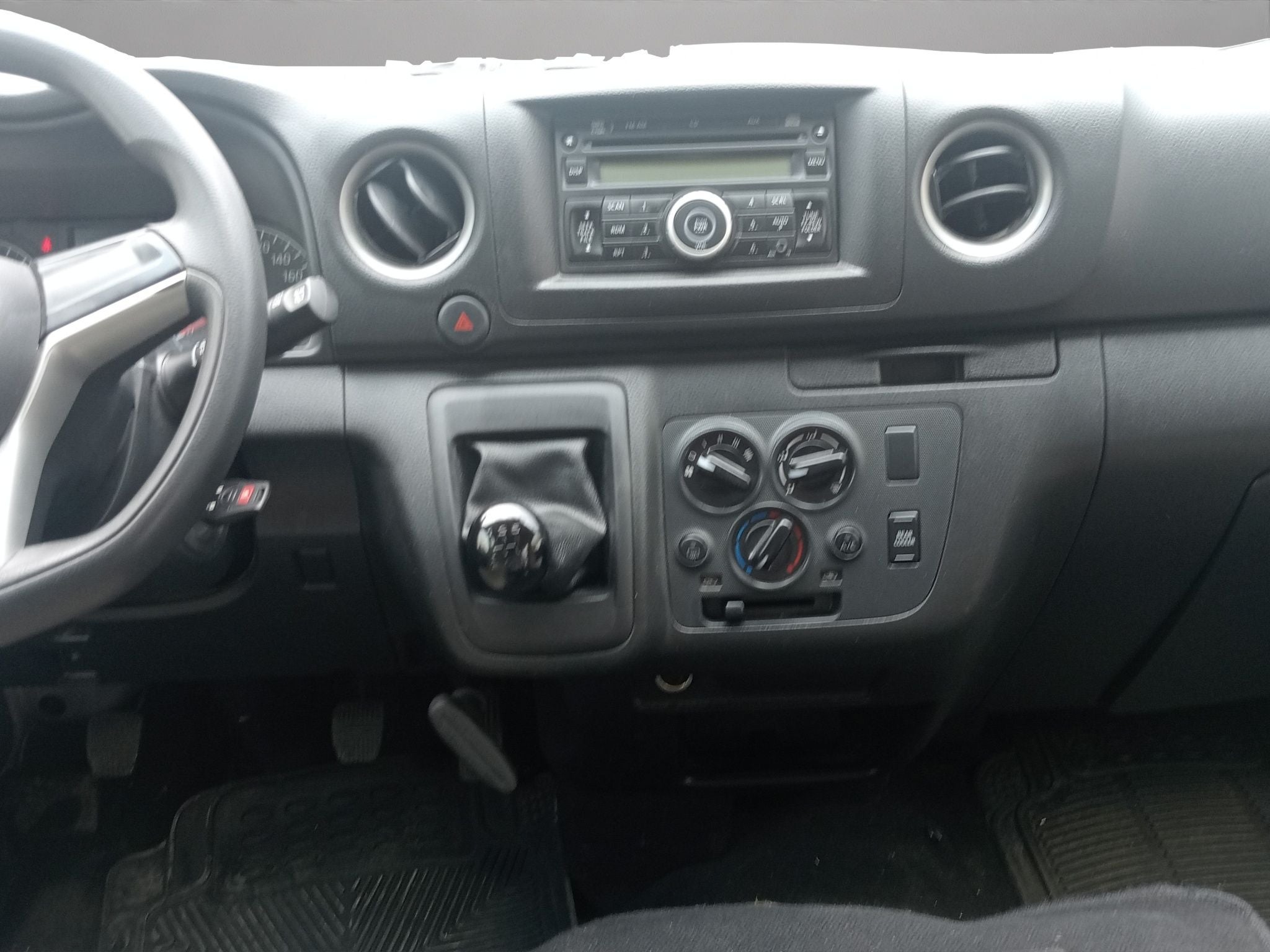 2023 Nissan Urvan 2.5 14 Pasajeros Amplia AA Mt