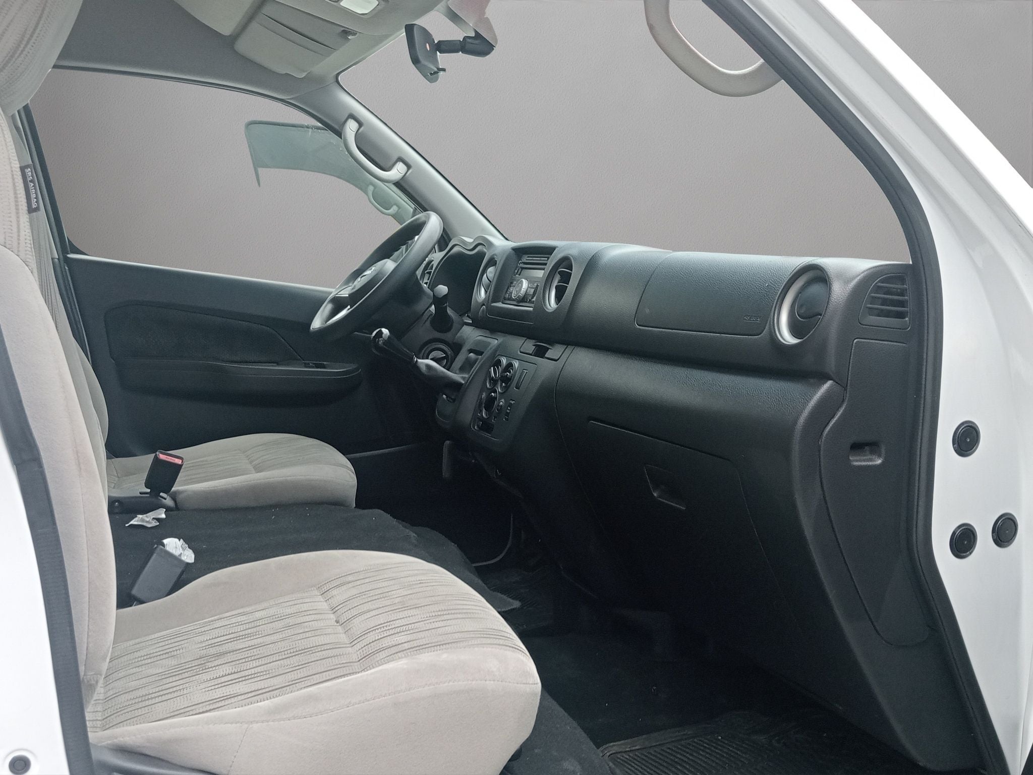 2023 Nissan Urvan 2.5 14 Pasajeros Amplia AA Mt