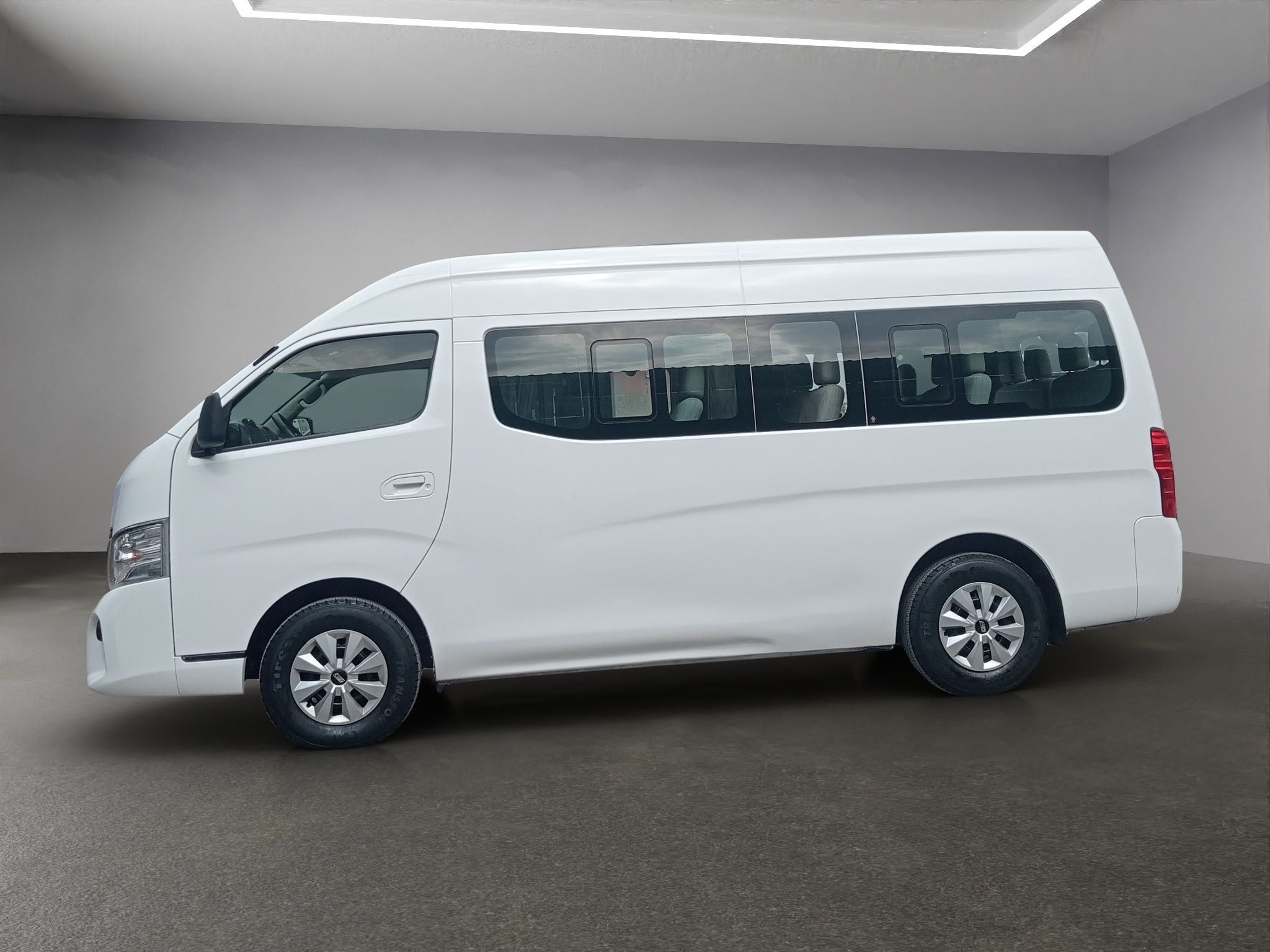 2023 Nissan Urvan 2.5 14 Pasajeros Amplia AA Mt