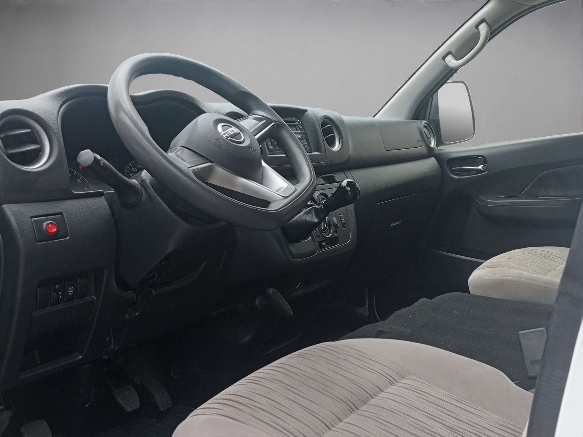 2023 Nissan Urvan 2.5 14 Pasajeros Amplia AA Mt