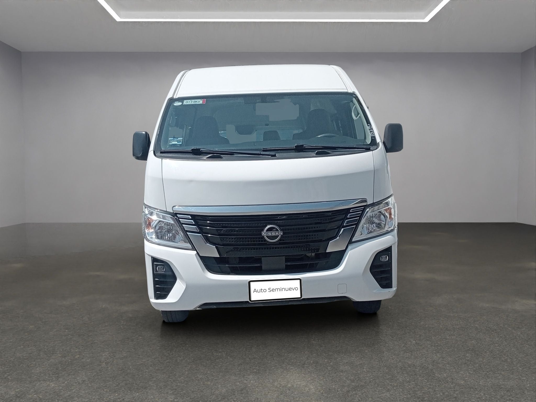 2023 Nissan Urvan 2.5 14 Pasajeros Amplia AA Mt