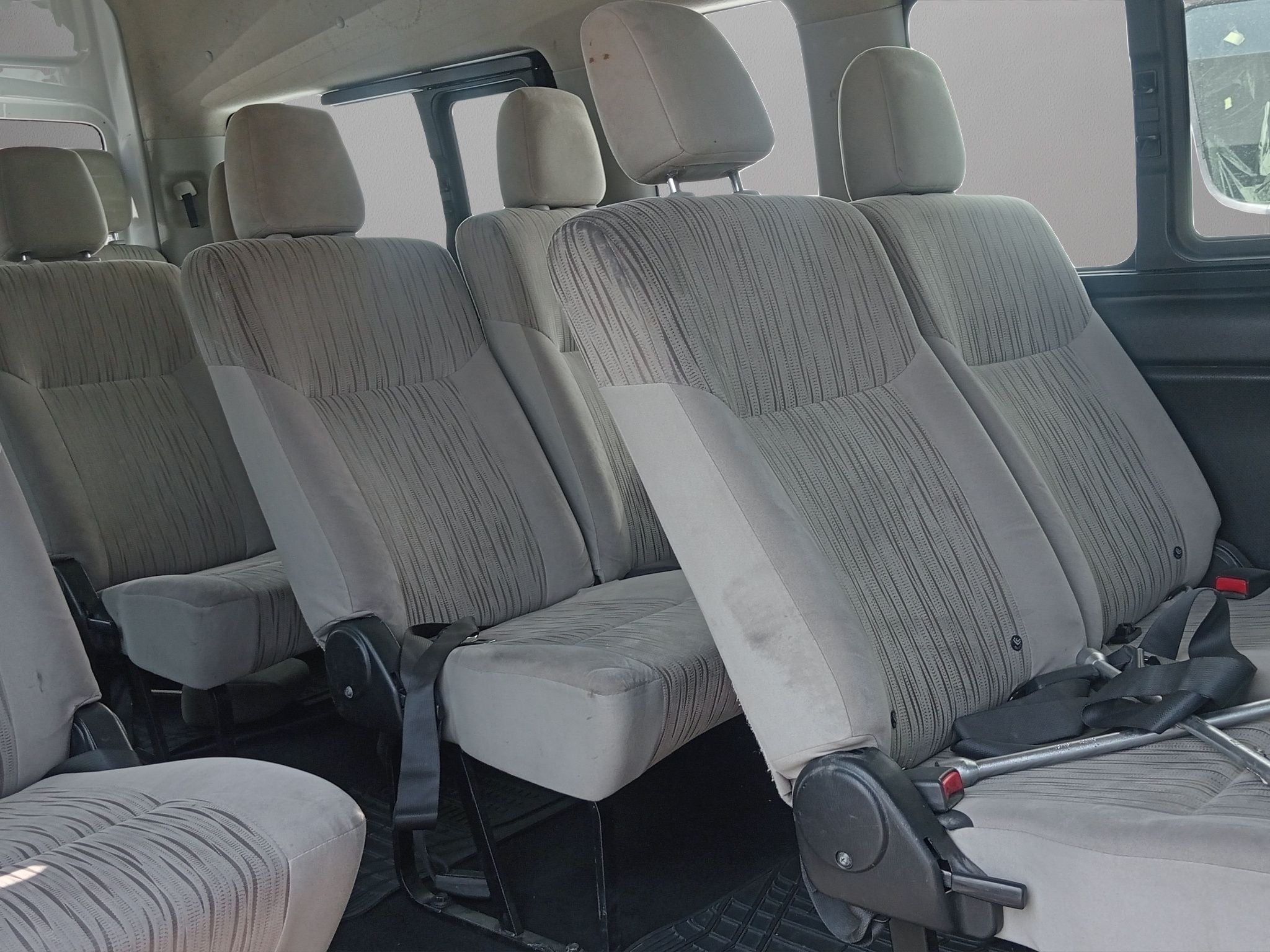 2023 Nissan Urvan 2.5 14 Pasajeros Amplia AA Mt