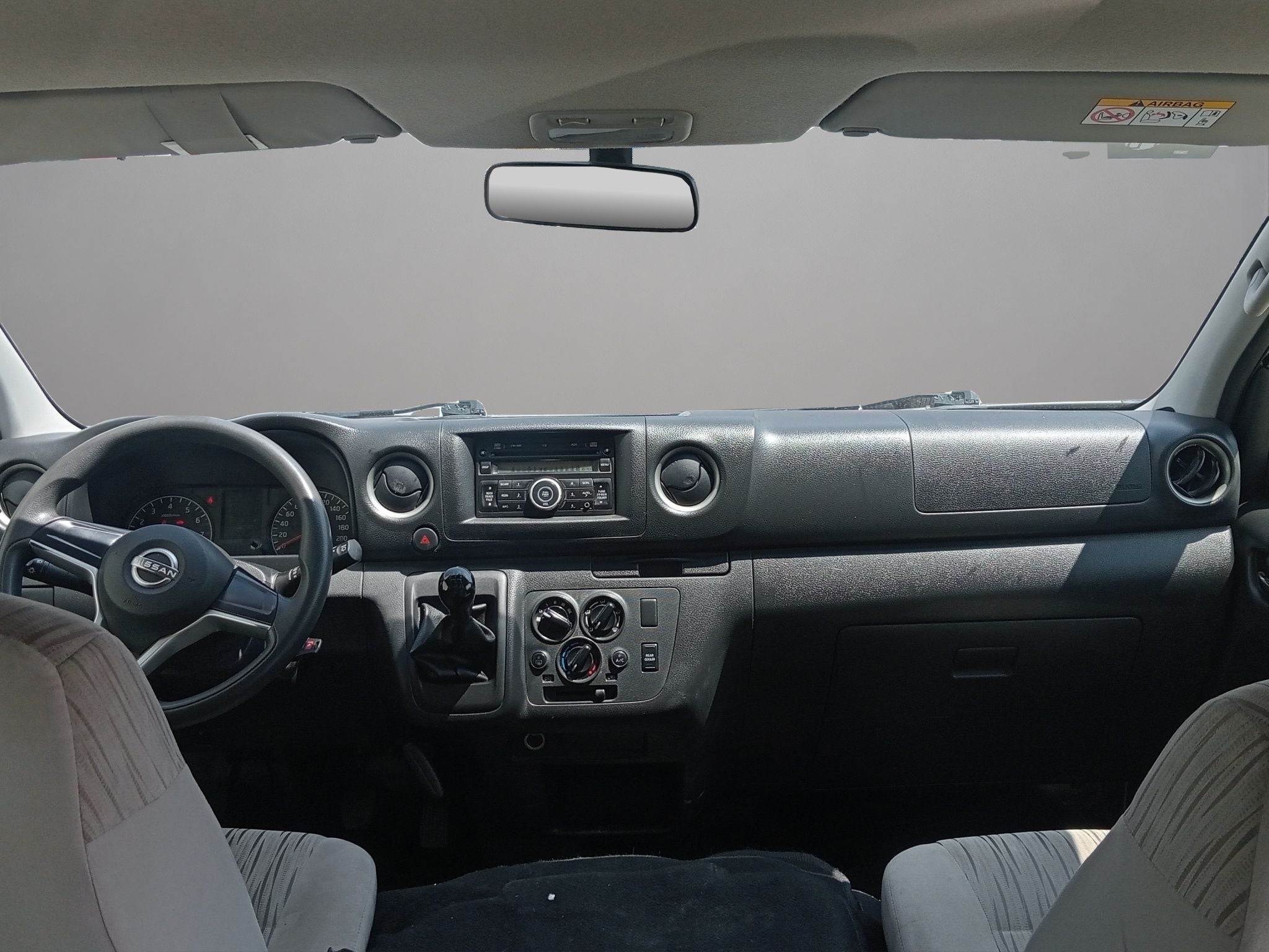 2023 Nissan Urvan 2.5 14 Pasajeros Amplia AA Mt