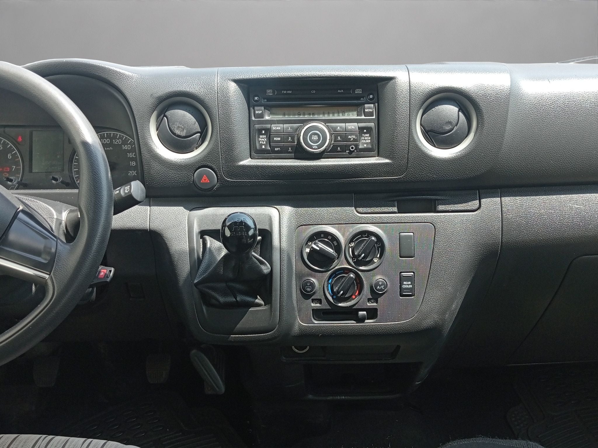 2023 Nissan Urvan 2.5 14 Pasajeros Amplia AA Mt