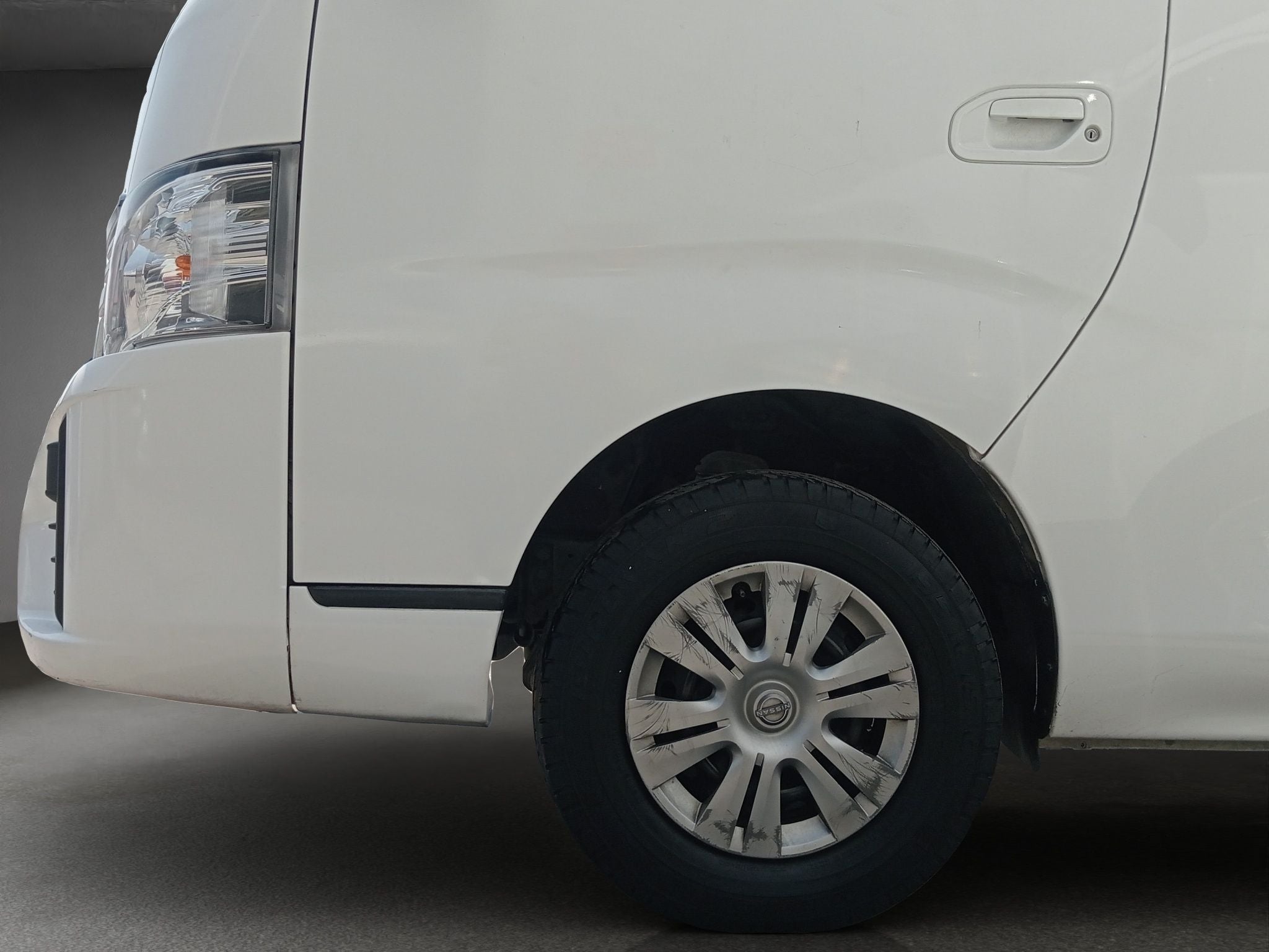 2023 Nissan Urvan 2.5 14 Pasajeros Amplia AA Mt