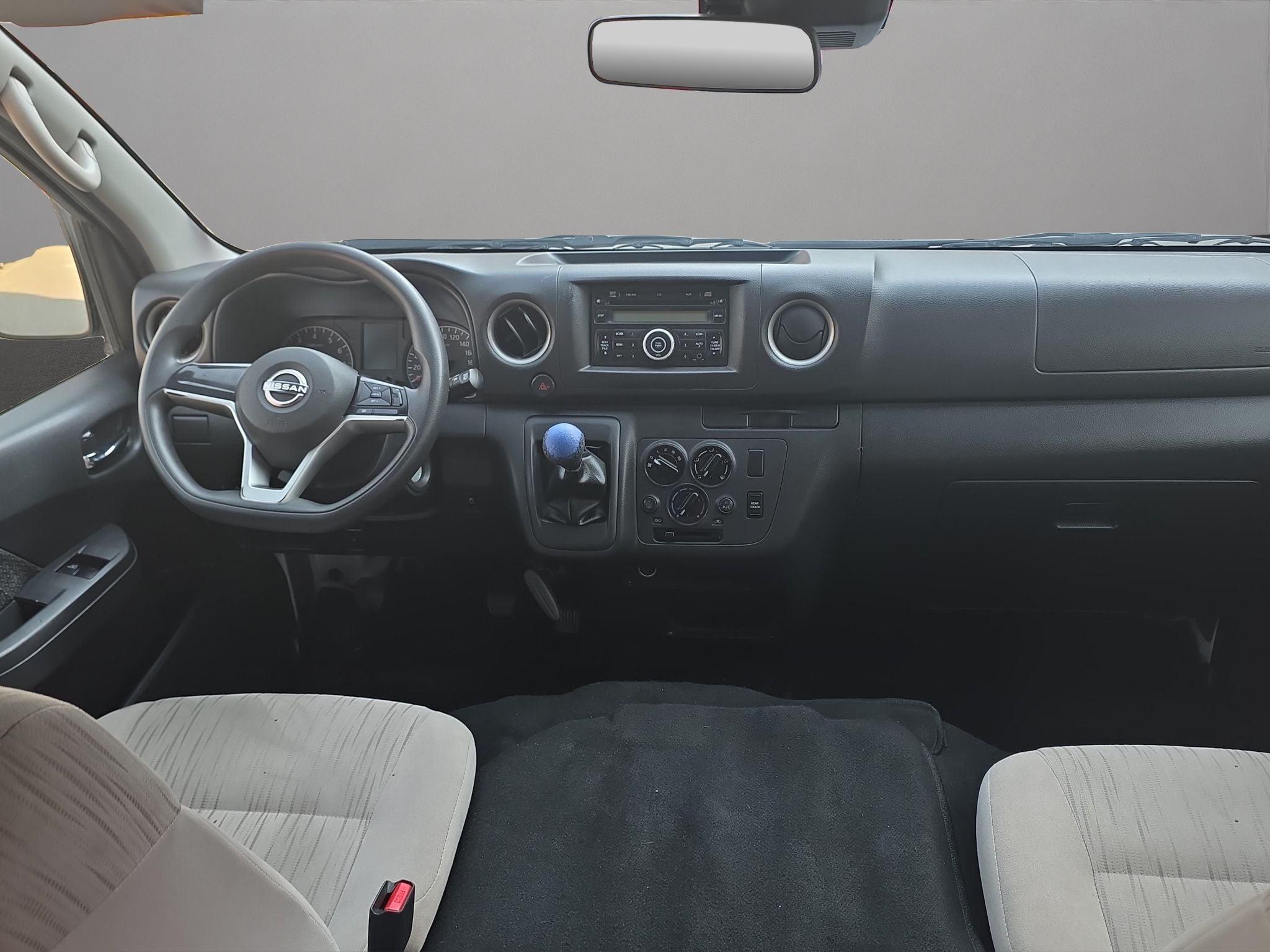 2024 Nissan Urvan 2.5 14 Pasajeros Amplia AA Mt