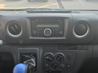 2024 Nissan Urvan 2.5 14 Pasajeros Amplia AA Mt