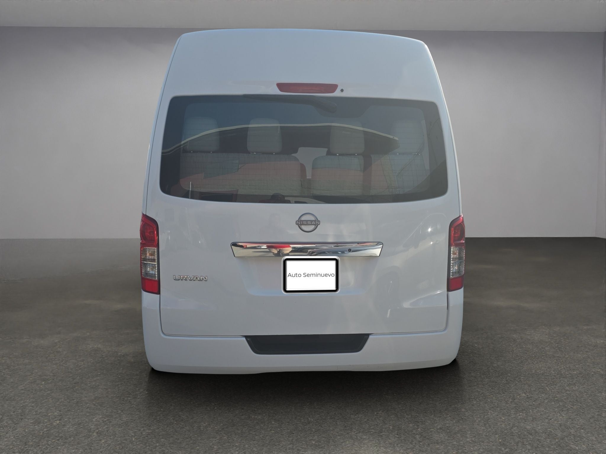 2024 Nissan Urvan 2.5 14 Pasajeros Amplia AA Mt