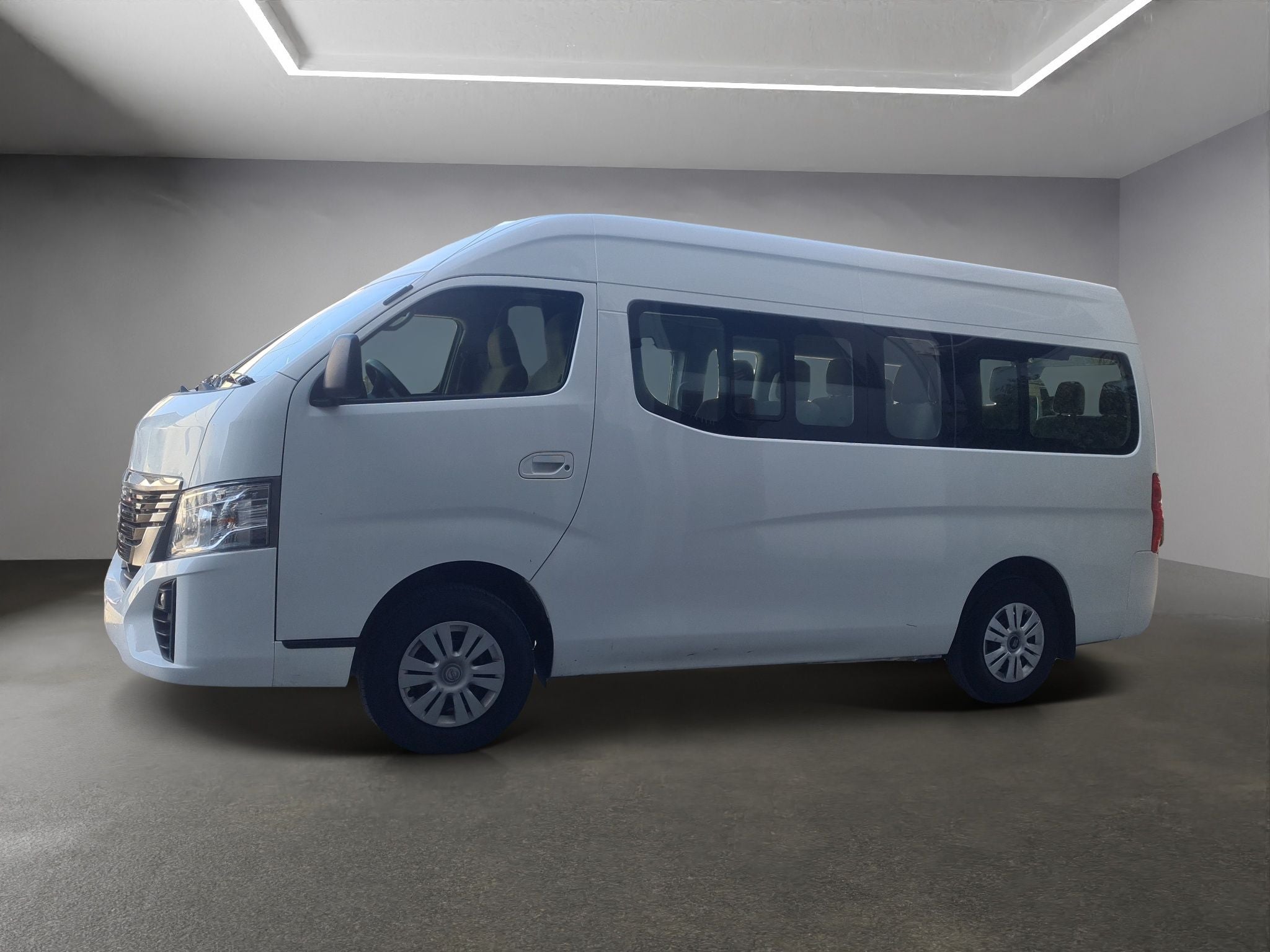2024 Nissan Urvan 2.5 14 Pasajeros Amplia AA Mt