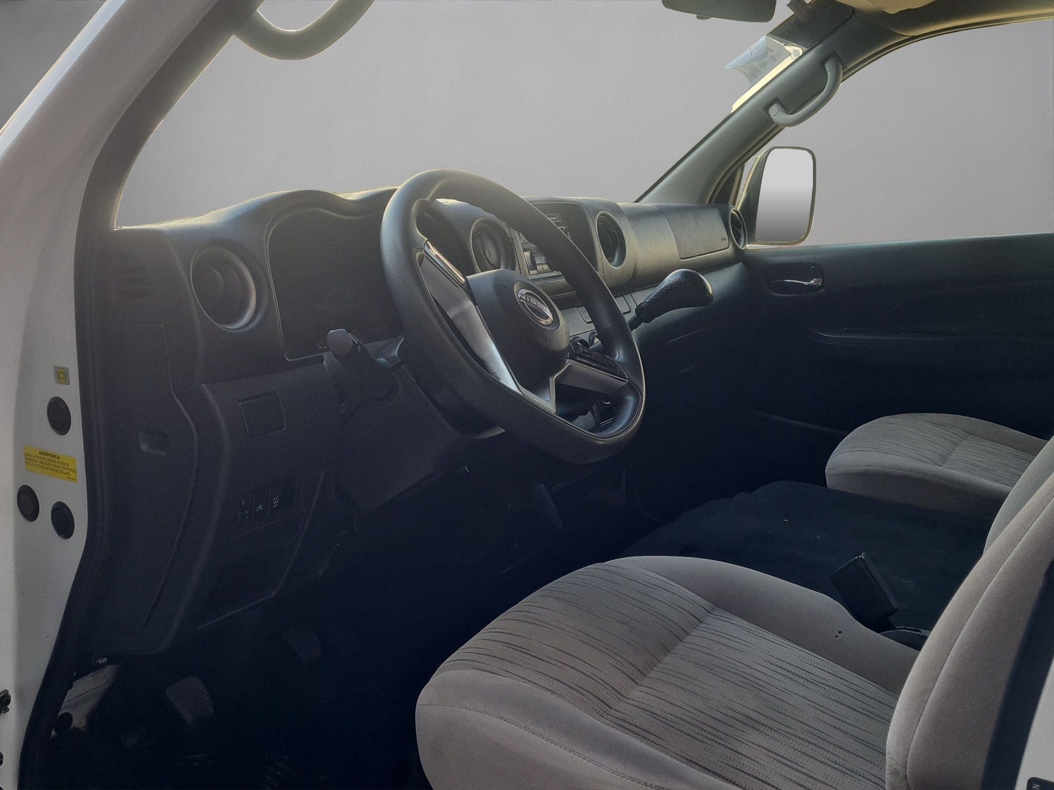 2024 Nissan Urvan 2.5 14 Pasajeros Amplia AA Mt