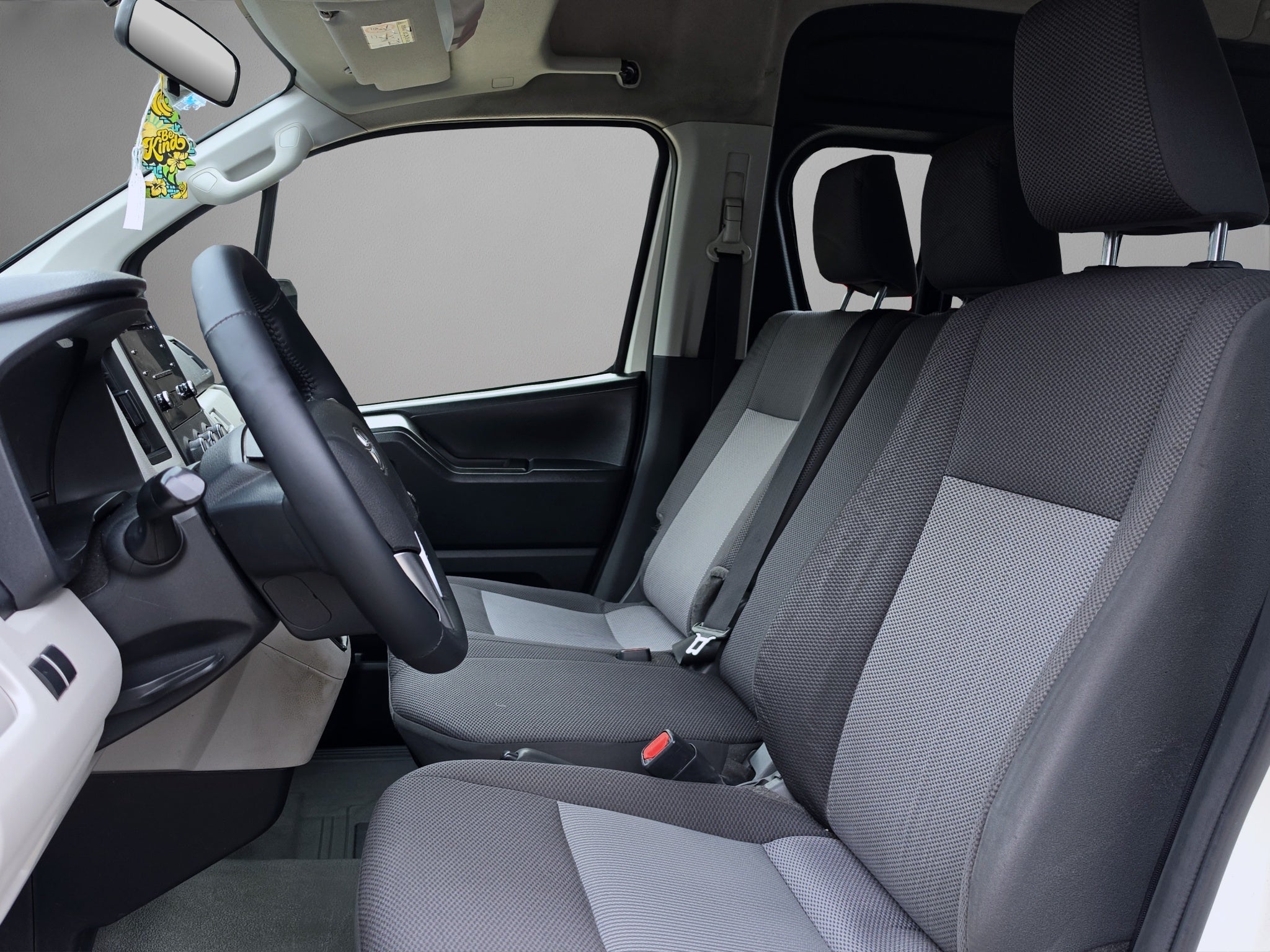2020 Toyota HIACE 4 PTS DX SUPERLARGA TM5 CVENTANAS