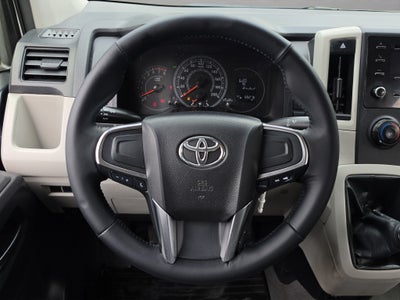 2020 Toyota HIACE 4 PTS DX SUPERLARGA TM5 CVENTANAS