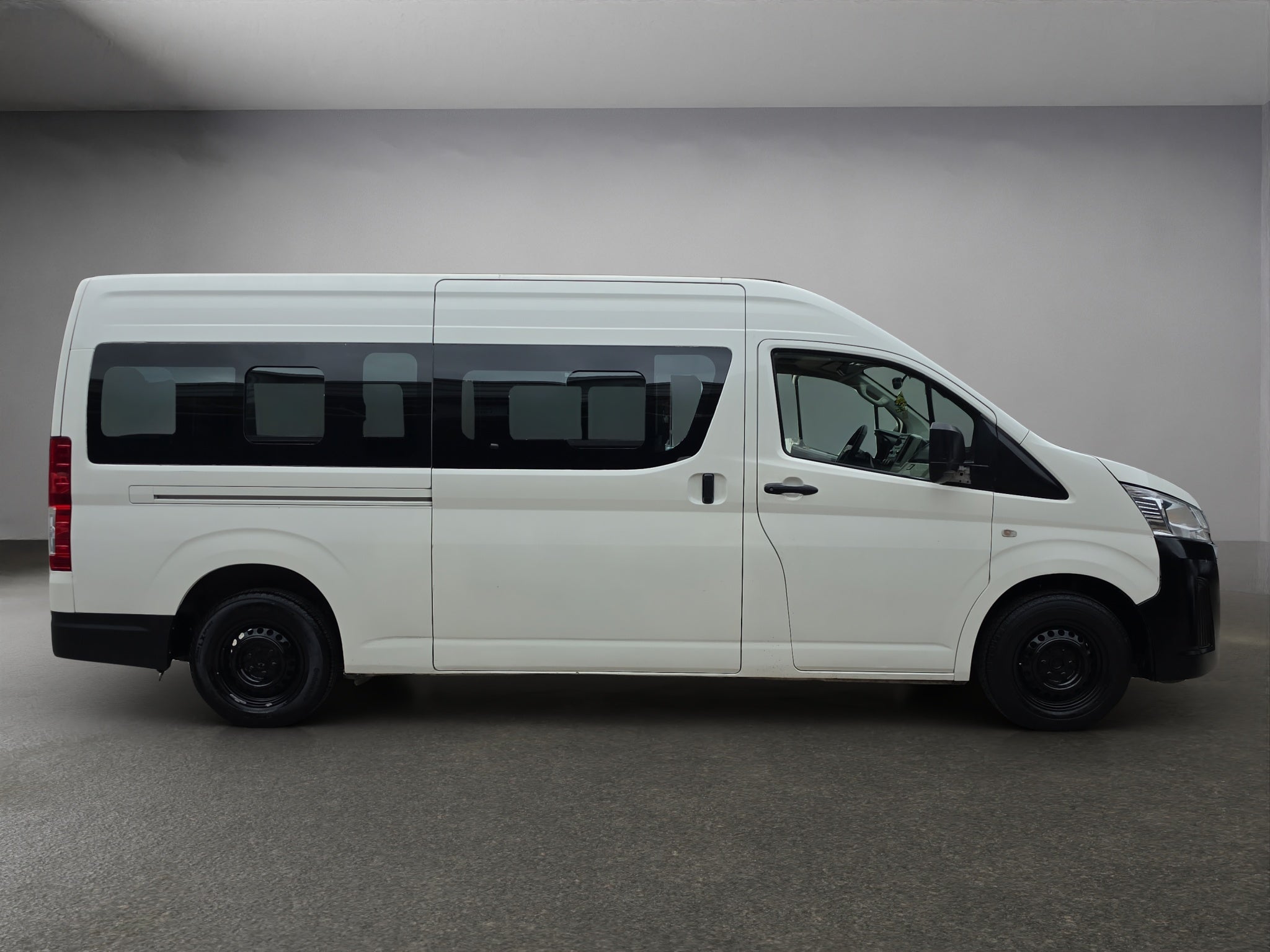 2020 Toyota HIACE 4 PTS DX SUPERLARGA TM5 CVENTANAS