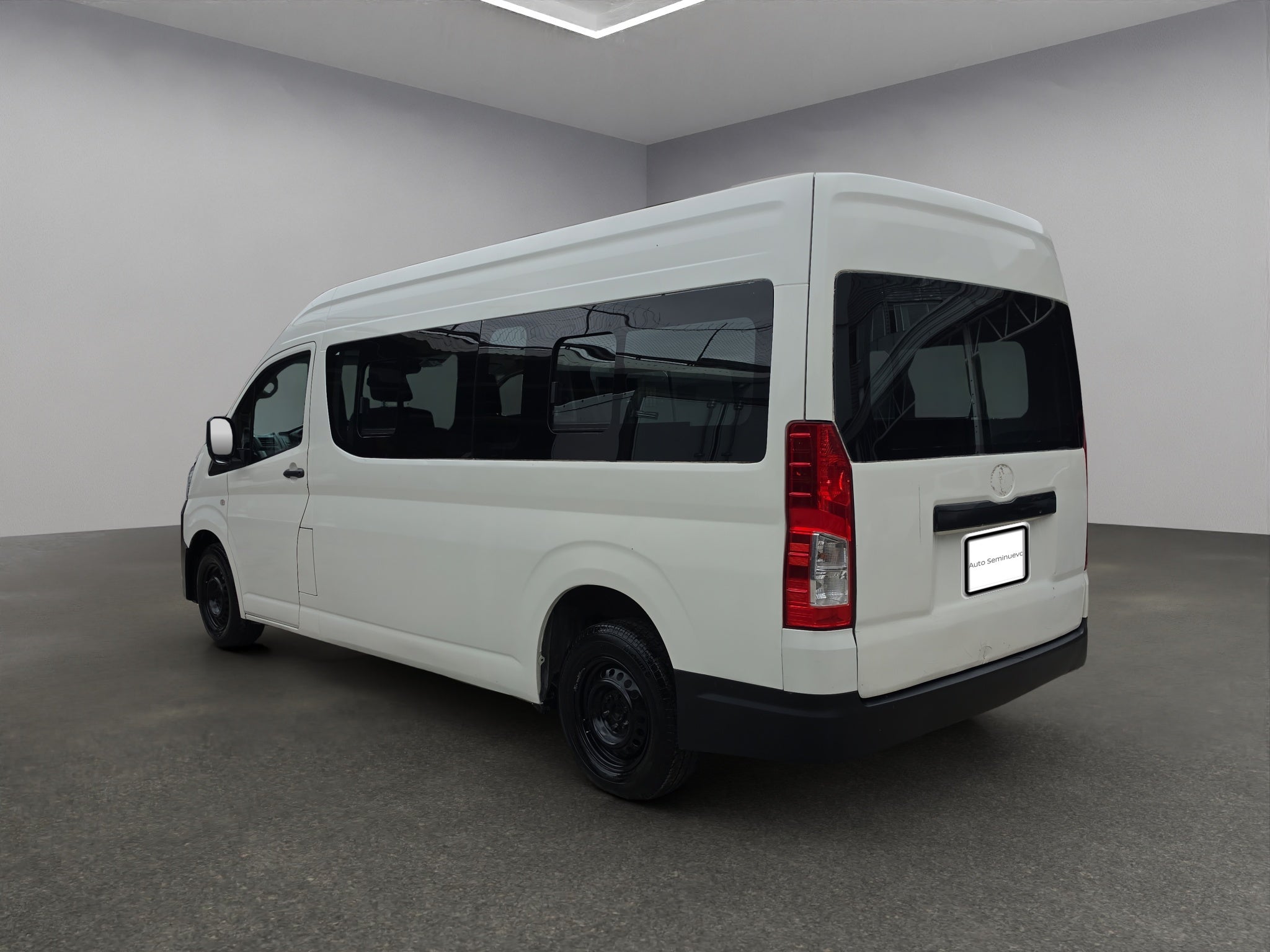 2020 Toyota HIACE 4 PTS DX SUPERLARGA TM5 CVENTANAS