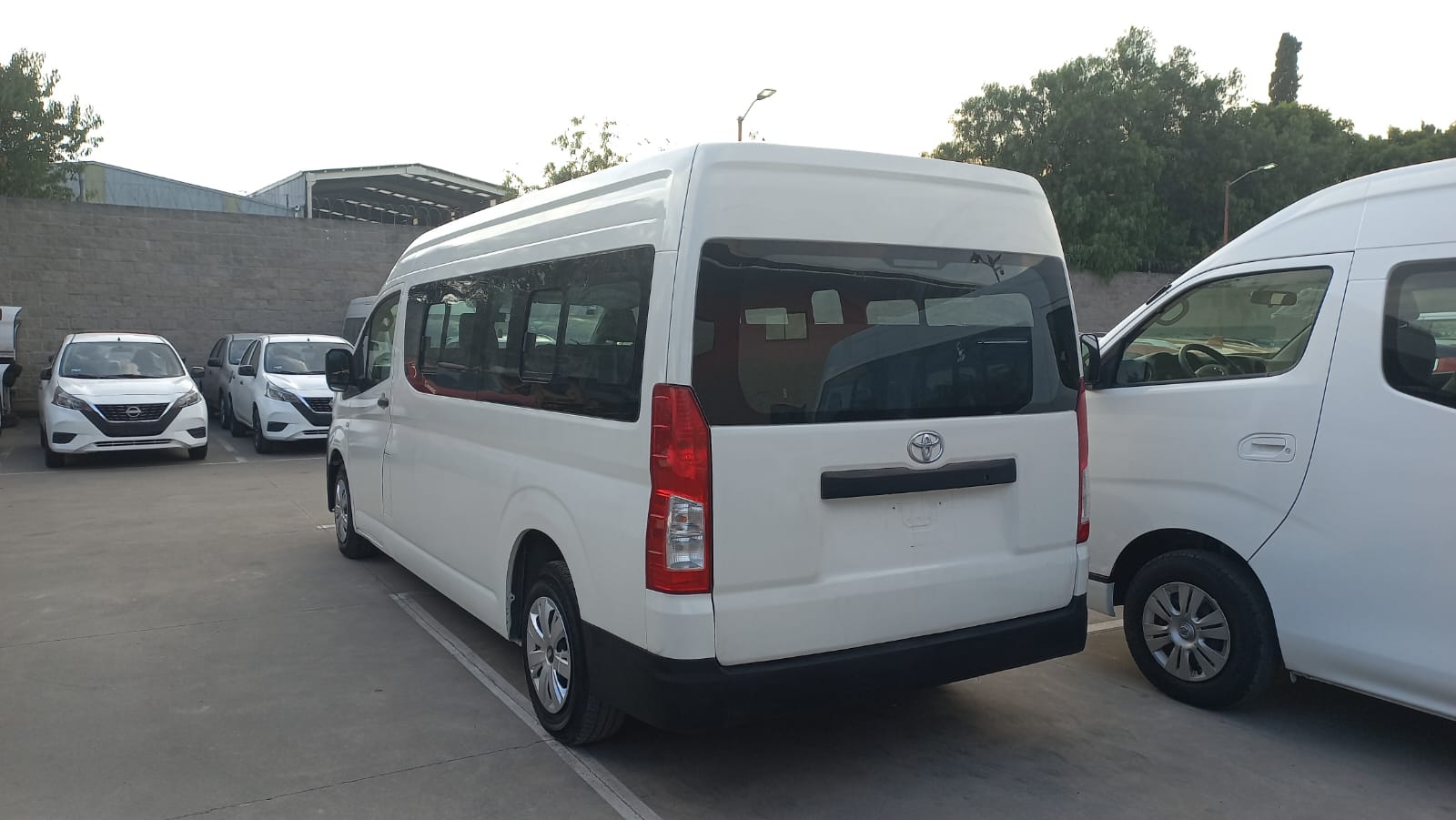 2020 Toyota HIACE 4 PTS DX SUPERLARGA TM5 CVENTANAS