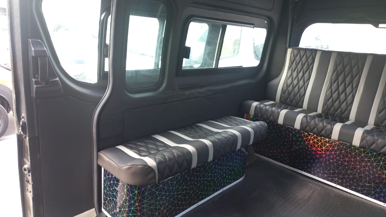 2020 Toyota HIACE 4 PTS DX SUPERLARGA TM5 CVENTANAS