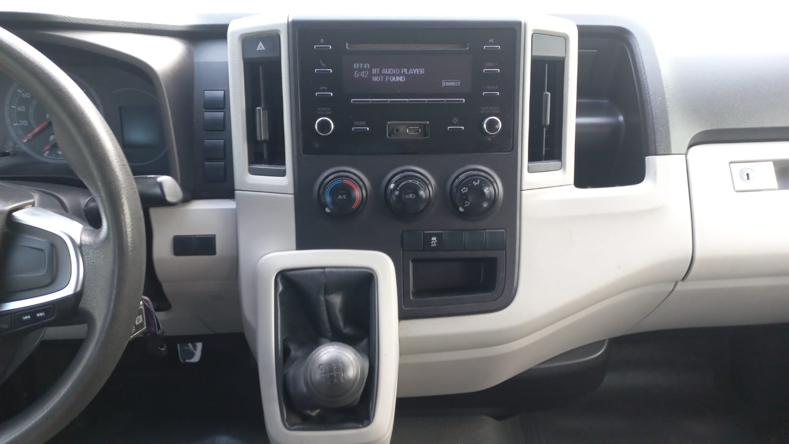 2020 Toyota HIACE 4 PTS DX SUPERLARGA TM5 CVENTANAS