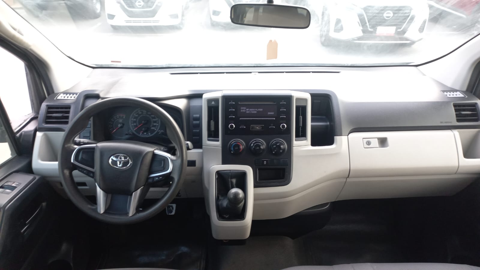 2020 Toyota HIACE 4 PTS DX SUPERLARGA TM5 CVENTANAS